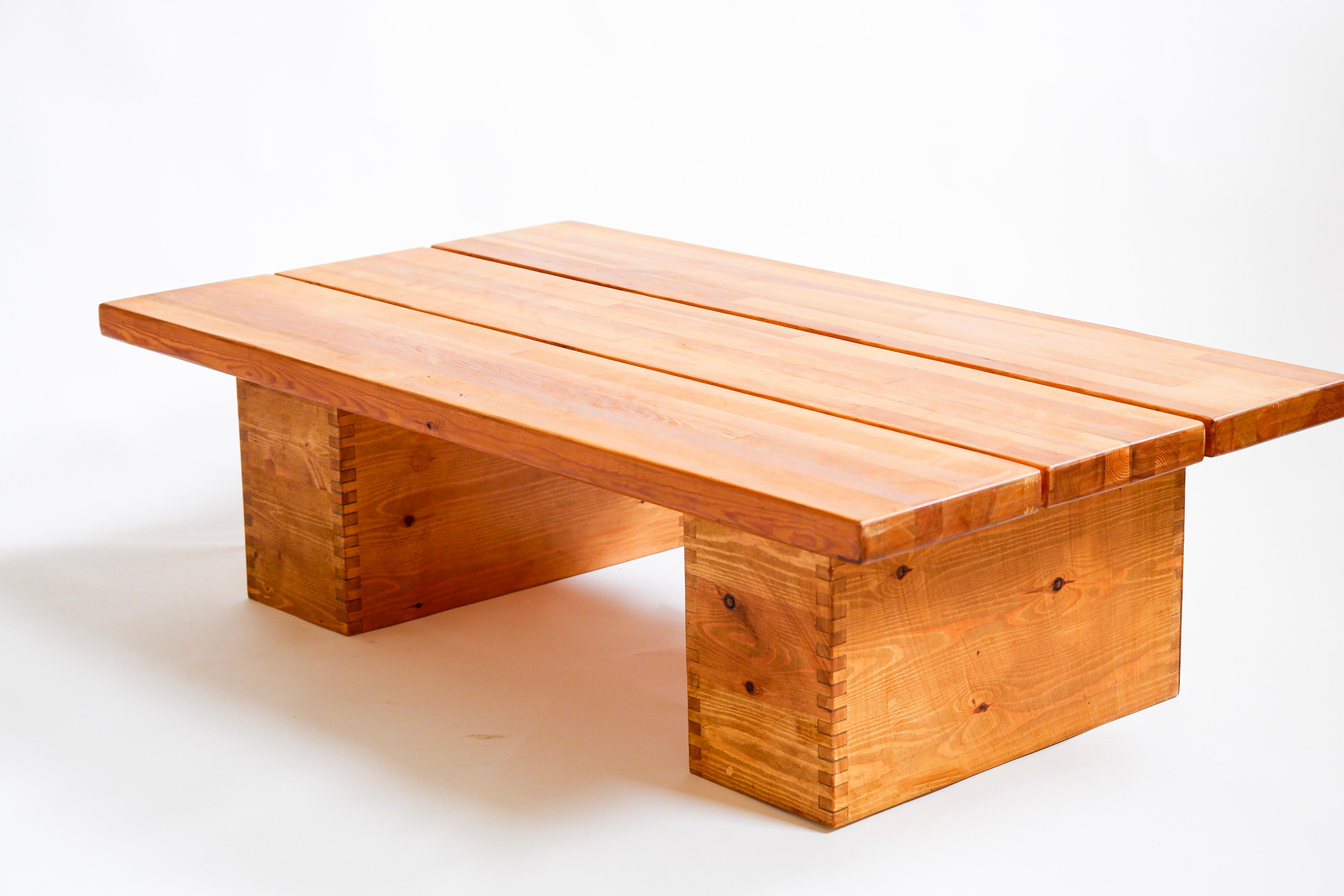 Pine Illmari Tapiovaara, Coffee table in solid pine circa 1960 For Sale