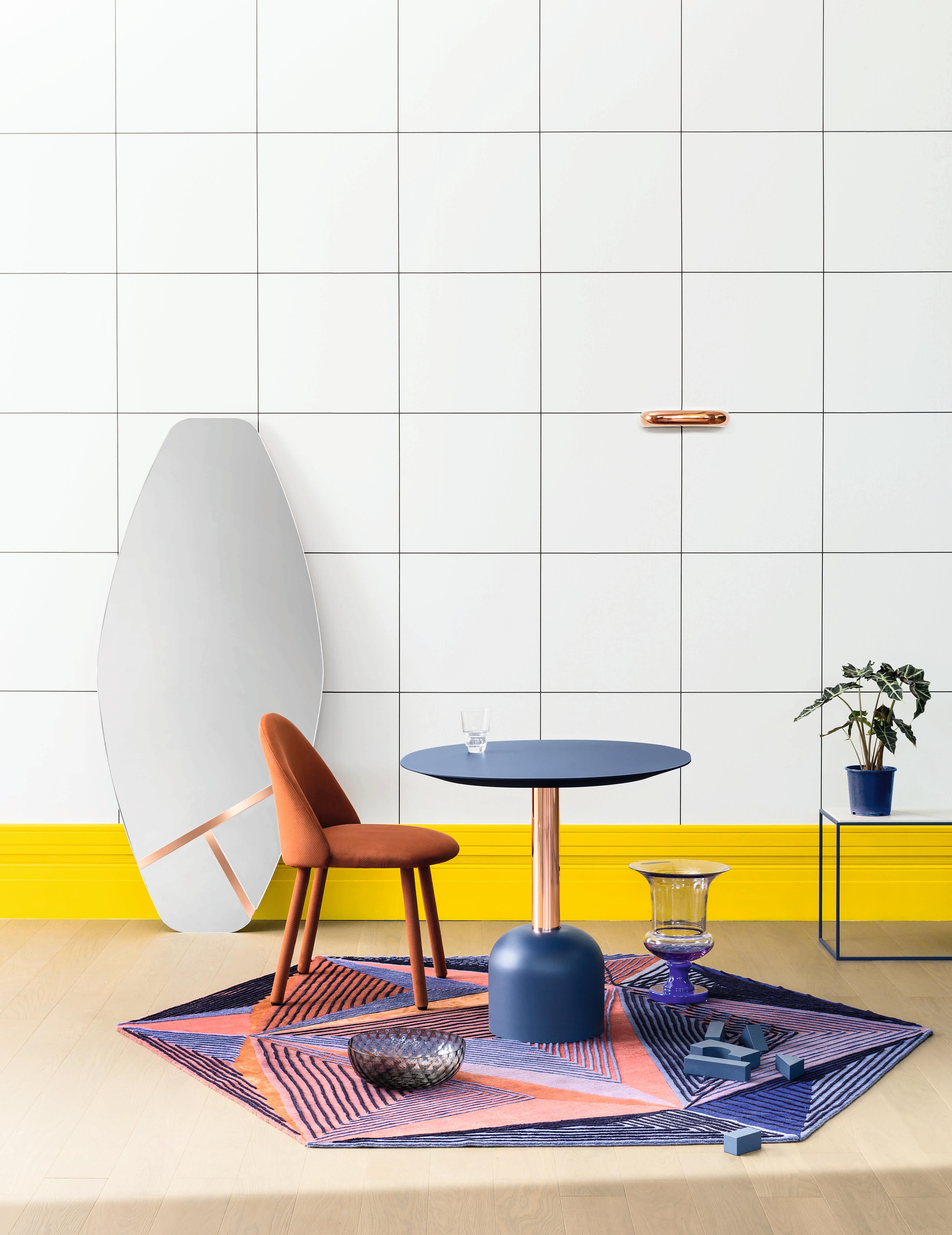 Mesa redonda Illo con columna de cobre by Miniforms Lab Siglo XXI y contemporáneo en venta