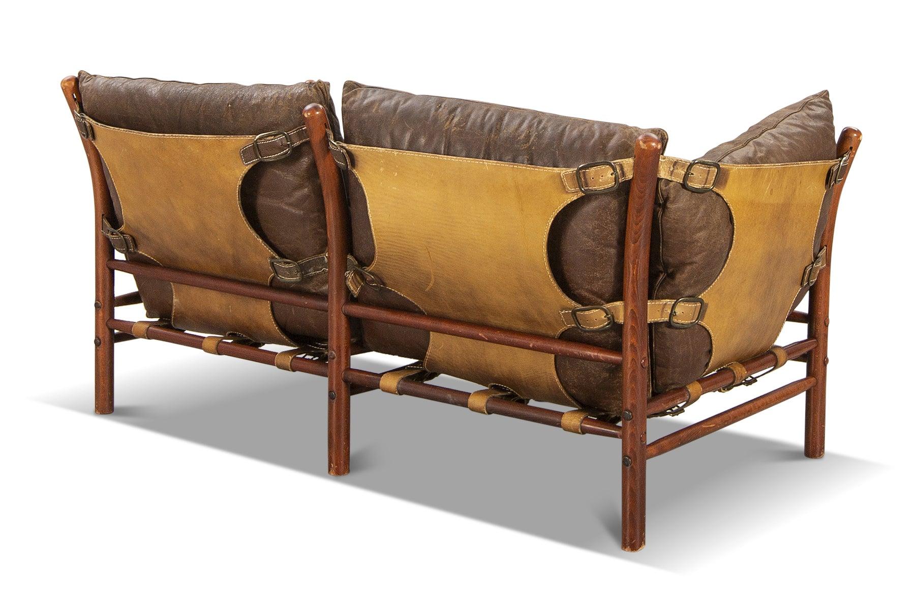 Suédois Fauteuil Loveseat Illona en cuir vert patiné par Are Norell en vente