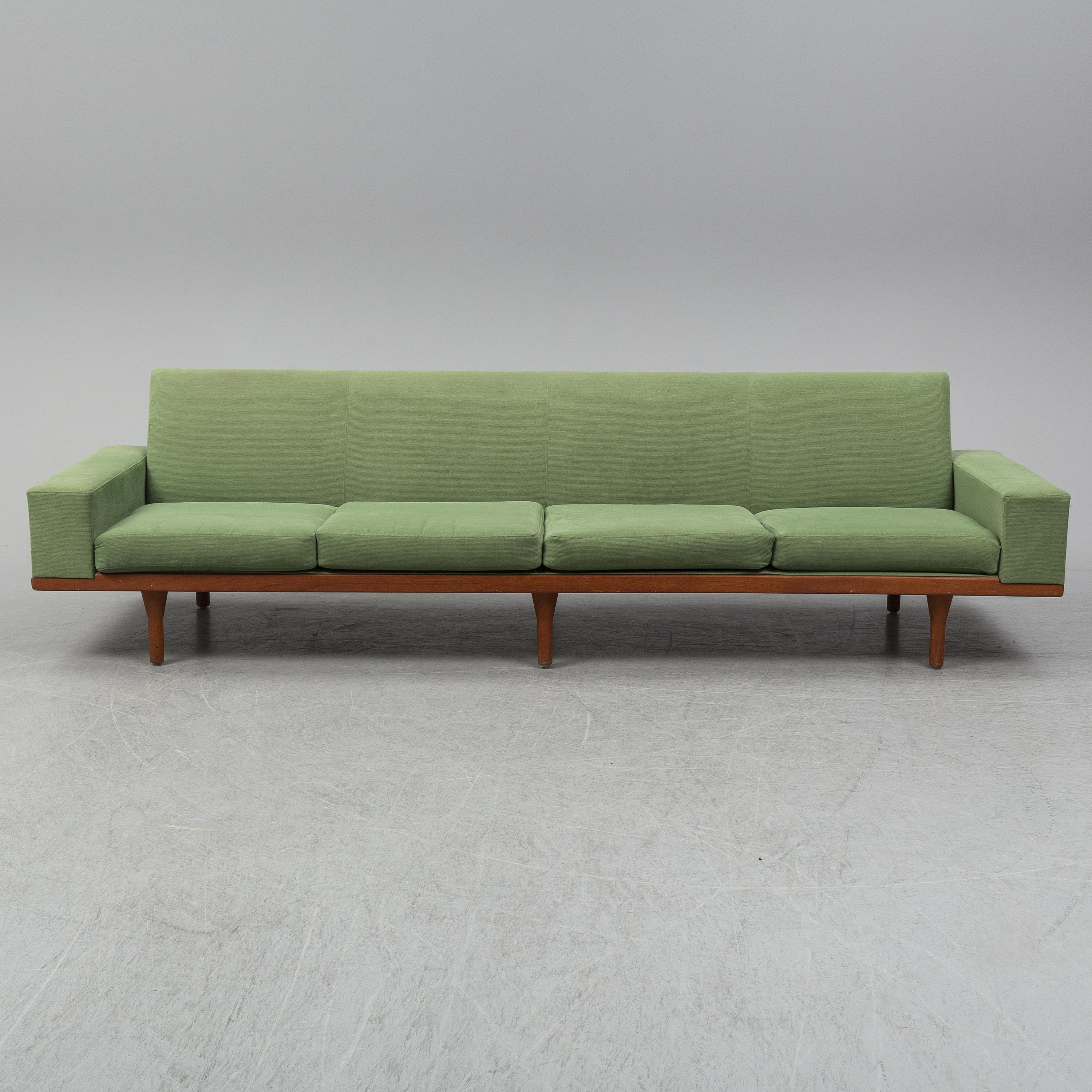 ILLUM WIKKELSØ, ein Sofa ''Australia Modell 50-4'' für Søren Willadsen, mit Ottomane (Moderne der Mitte des Jahrhunderts) im Angebot
