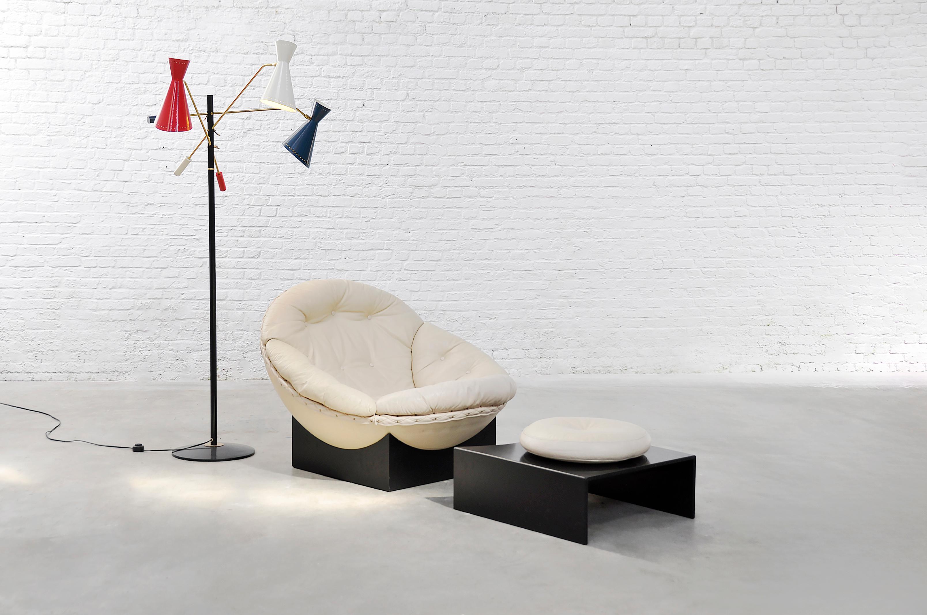 Illum Wikkelsø Silla de salón y otomana 