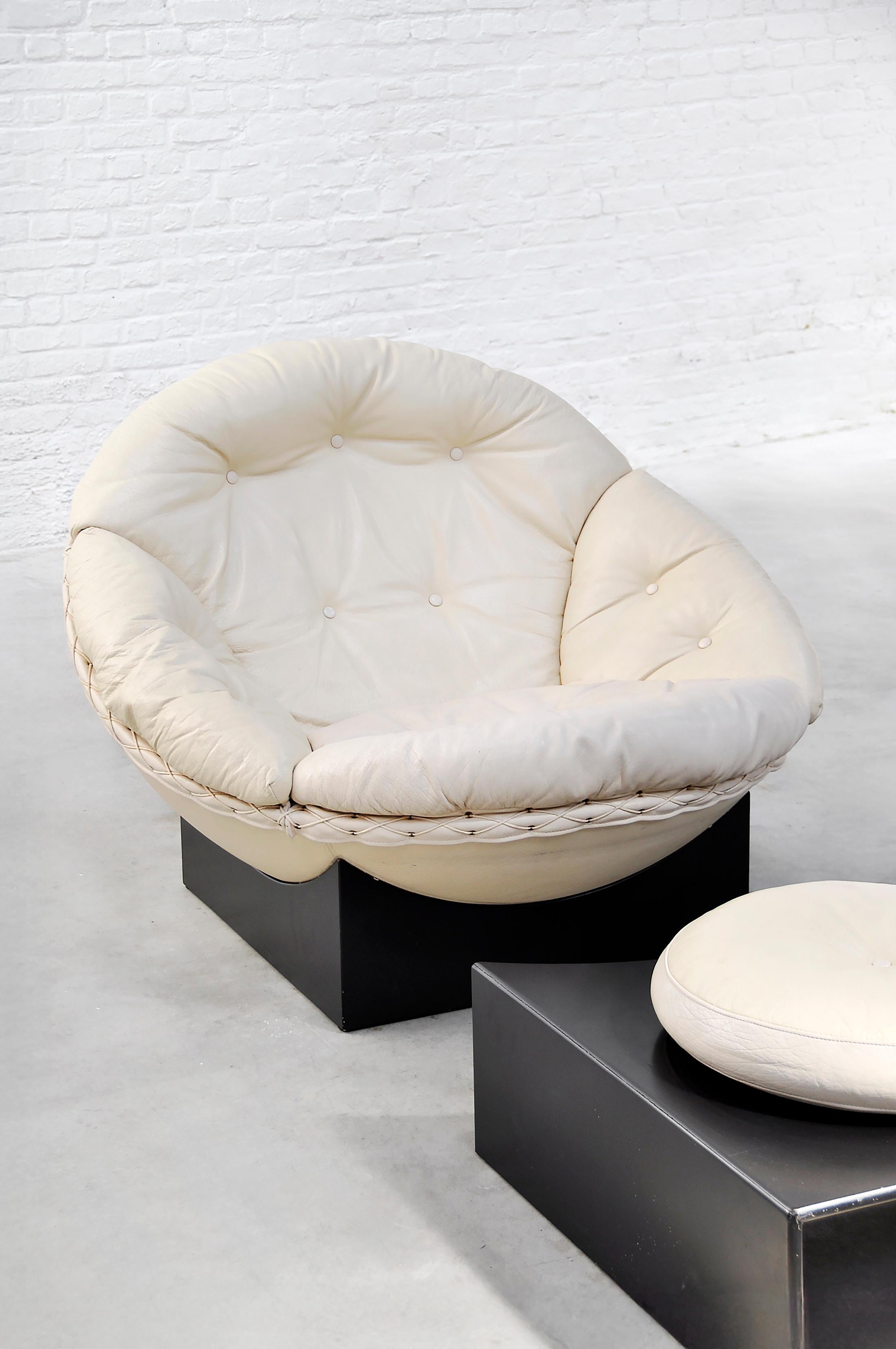 Illum Wikkelsø Silla de salón y otomana 
