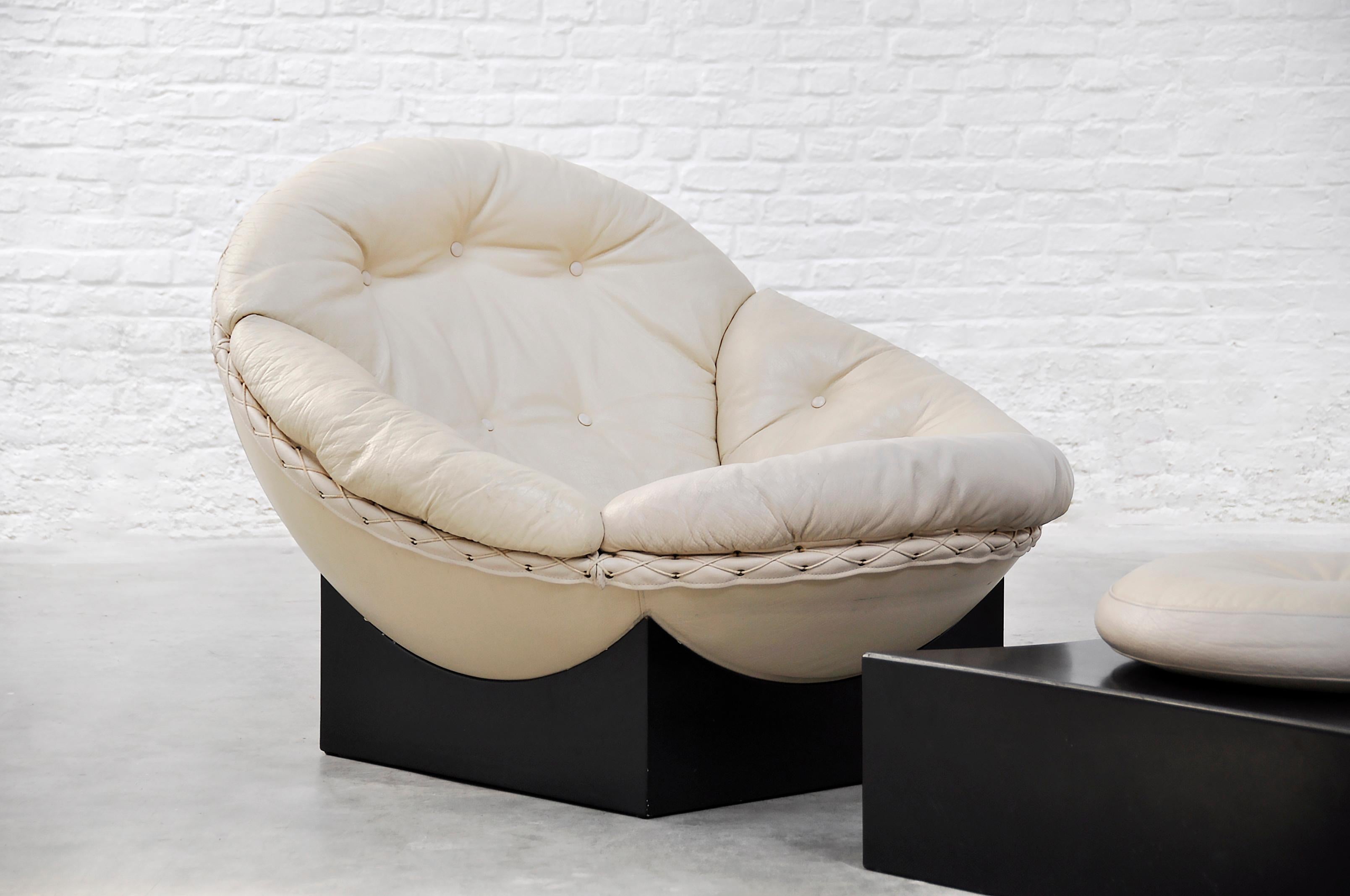 Illum Wikkelsø Silla de salón y otomana 