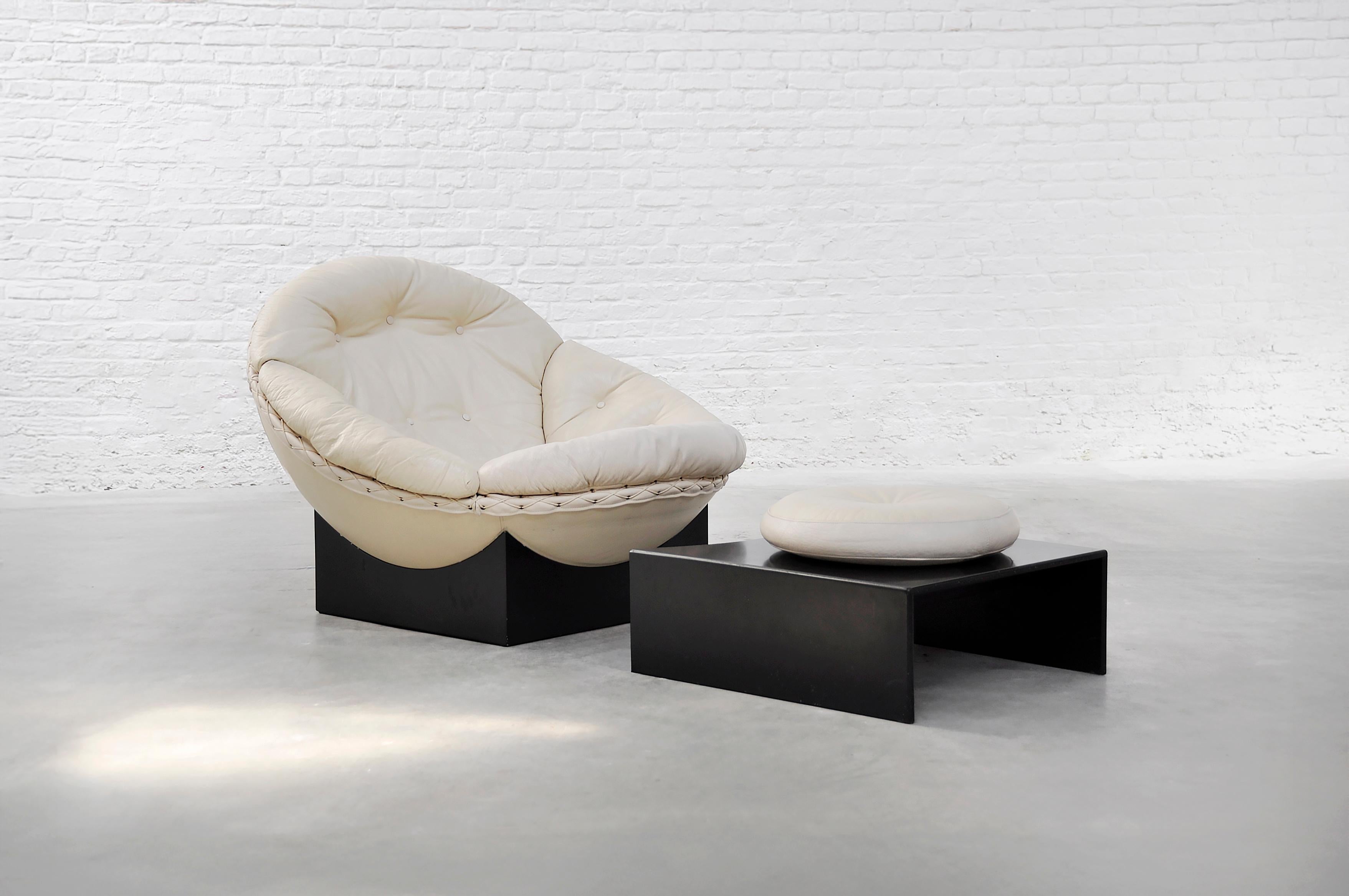 Illum Wikkelsø Silla de salón y otomana 