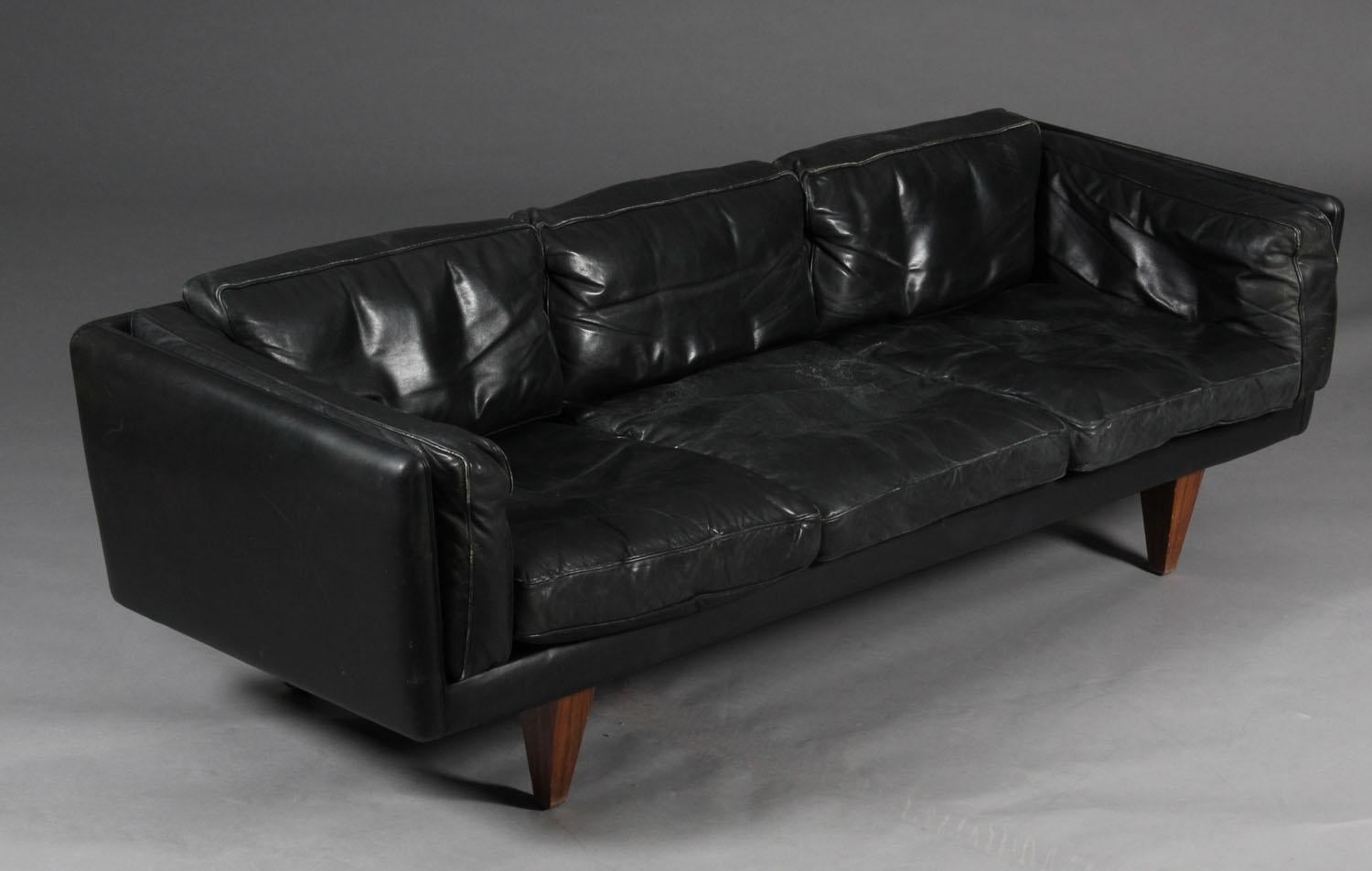 Illum Wikkelsø Black Leather and Rosewood Three-Seater Sofa For Sale 1