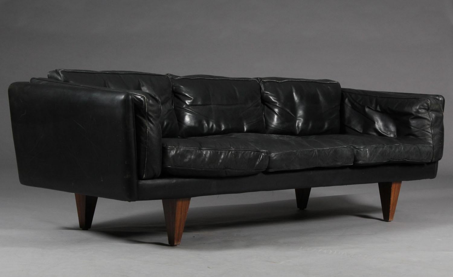 Illum Wikkelsø Black Leather and Rosewood Three-Seater Sofa For Sale 3