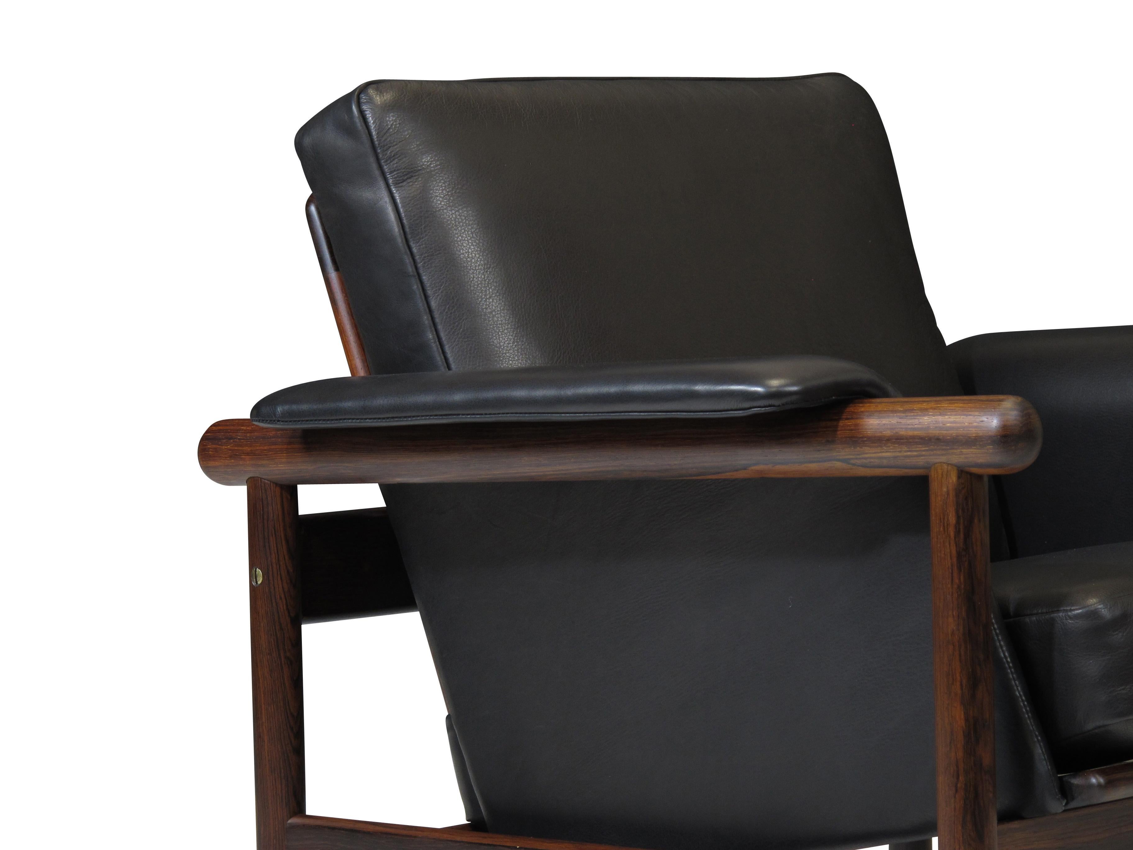 Illum Wikkelsø by Koefoed's Møbelfabrik Wiki Rosewood Black Leather Lounge Chair In Excellent Condition In Oakland, CA