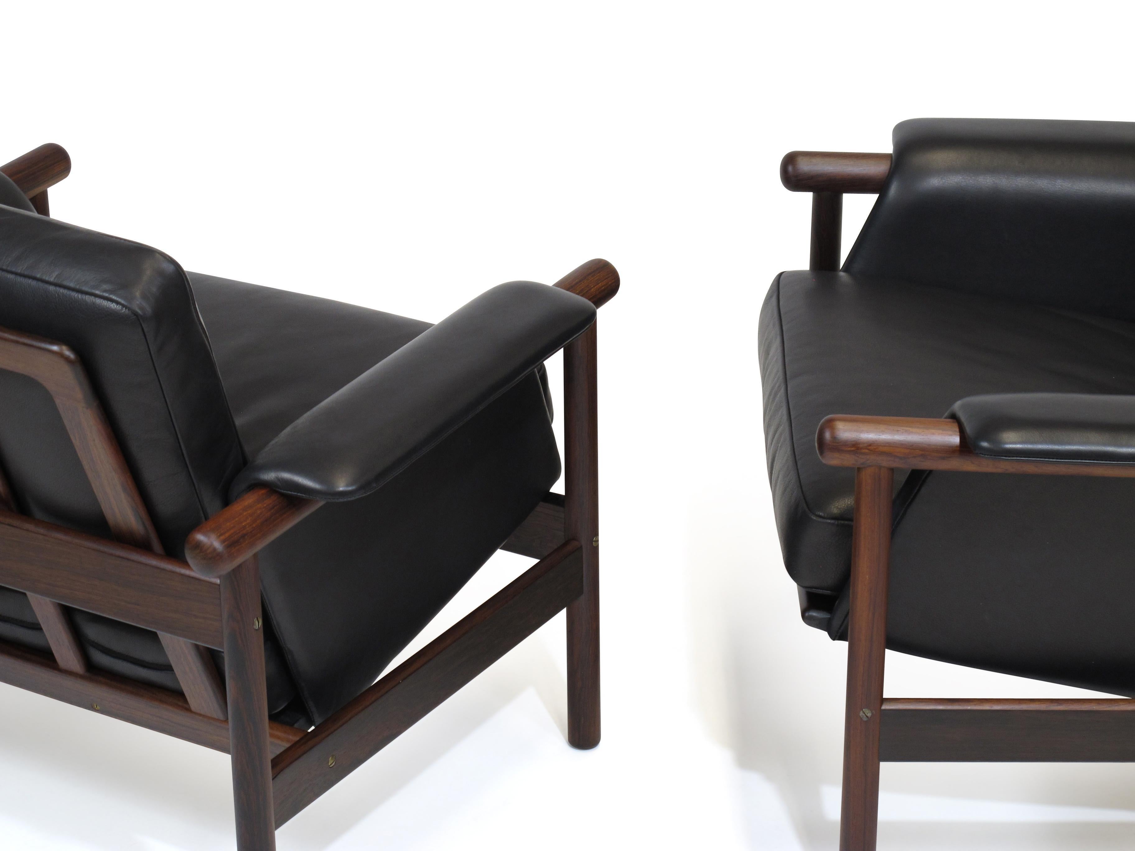20th Century Illum Wikkelsø by Koefoed's Møbelfabrik Wiki Rosewood Black Leather Lounge Chair
