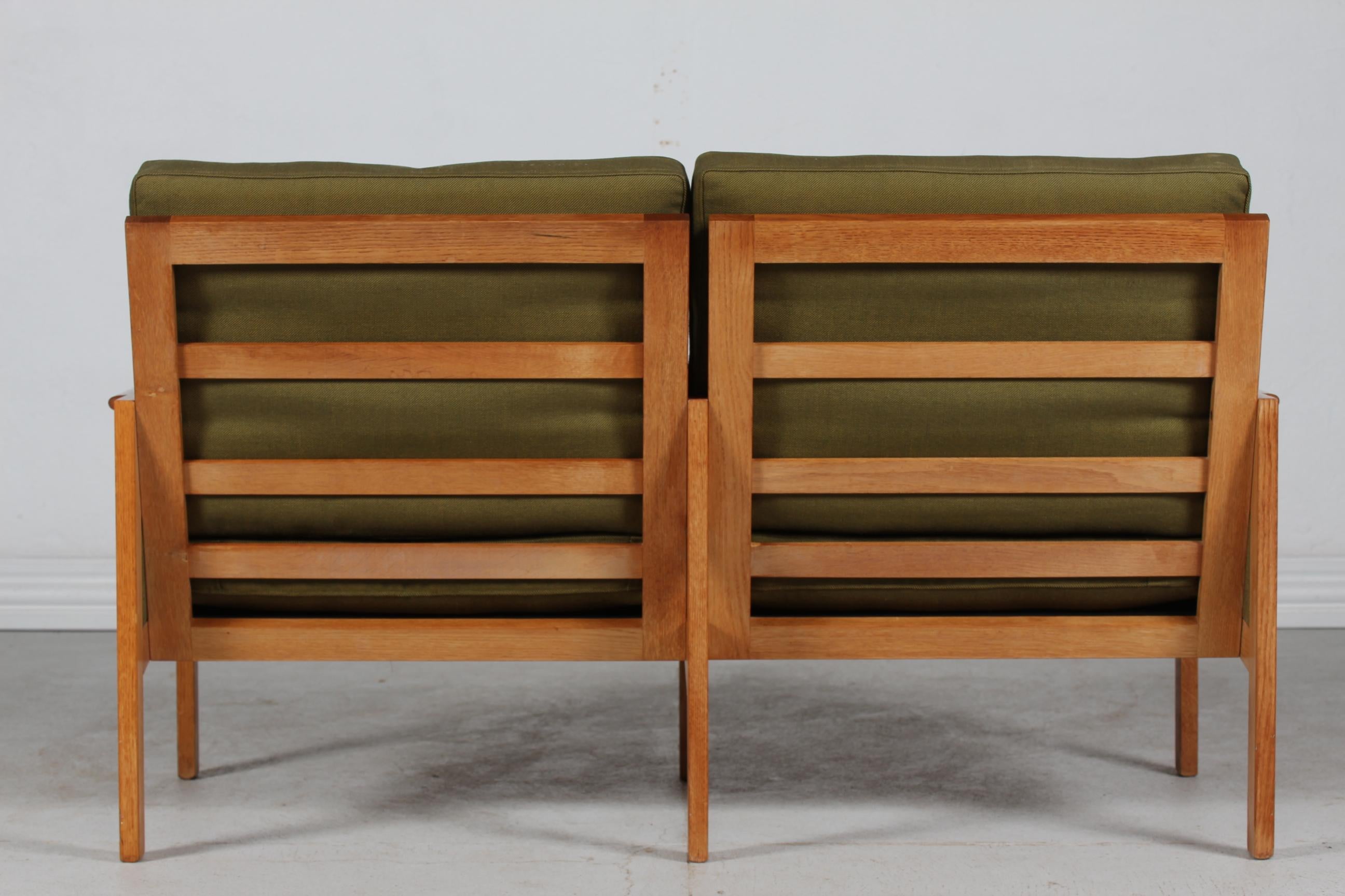 Illum Wikkelsø Sofá Capella de roble + cojines verdes Niels Eilersen Dinamarca Años 60 en Bueno estado para la venta en Silkeborg, Silkeborg