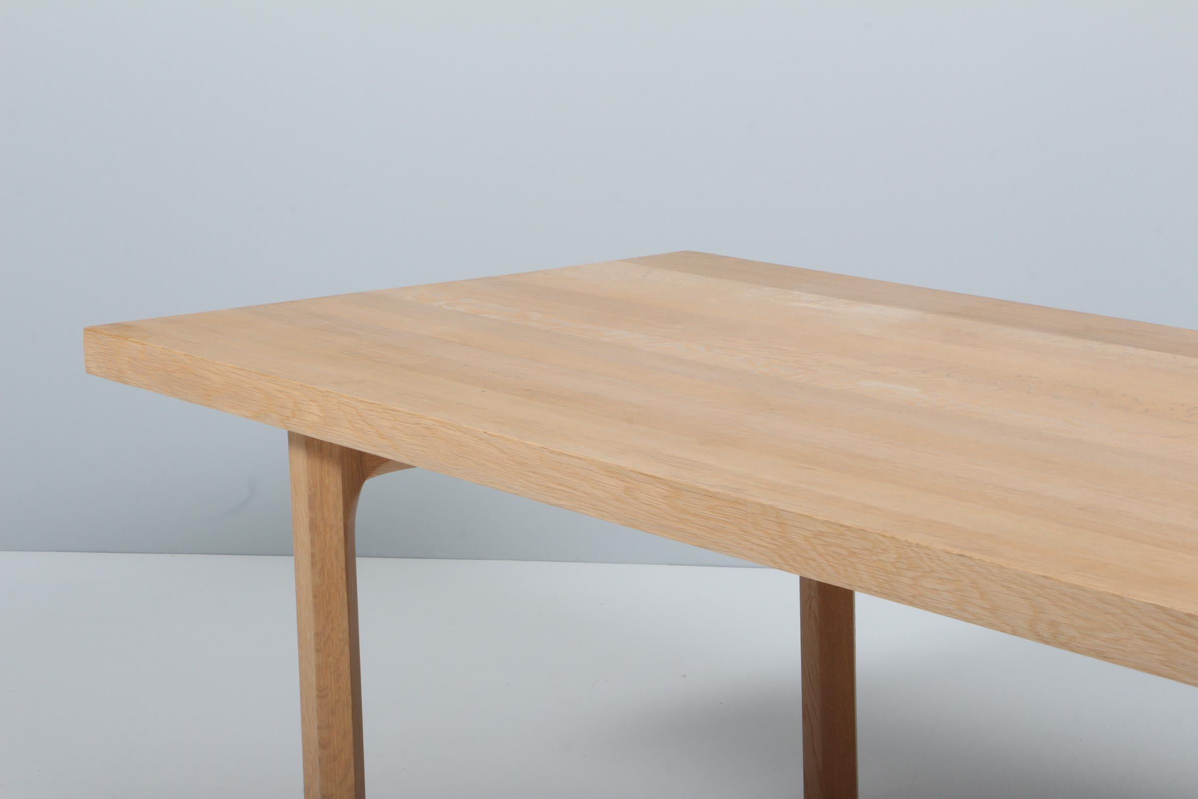 Illum Wikkelsø Coffee Table in Oak In Excellent Condition For Sale In Esbjerg, DK