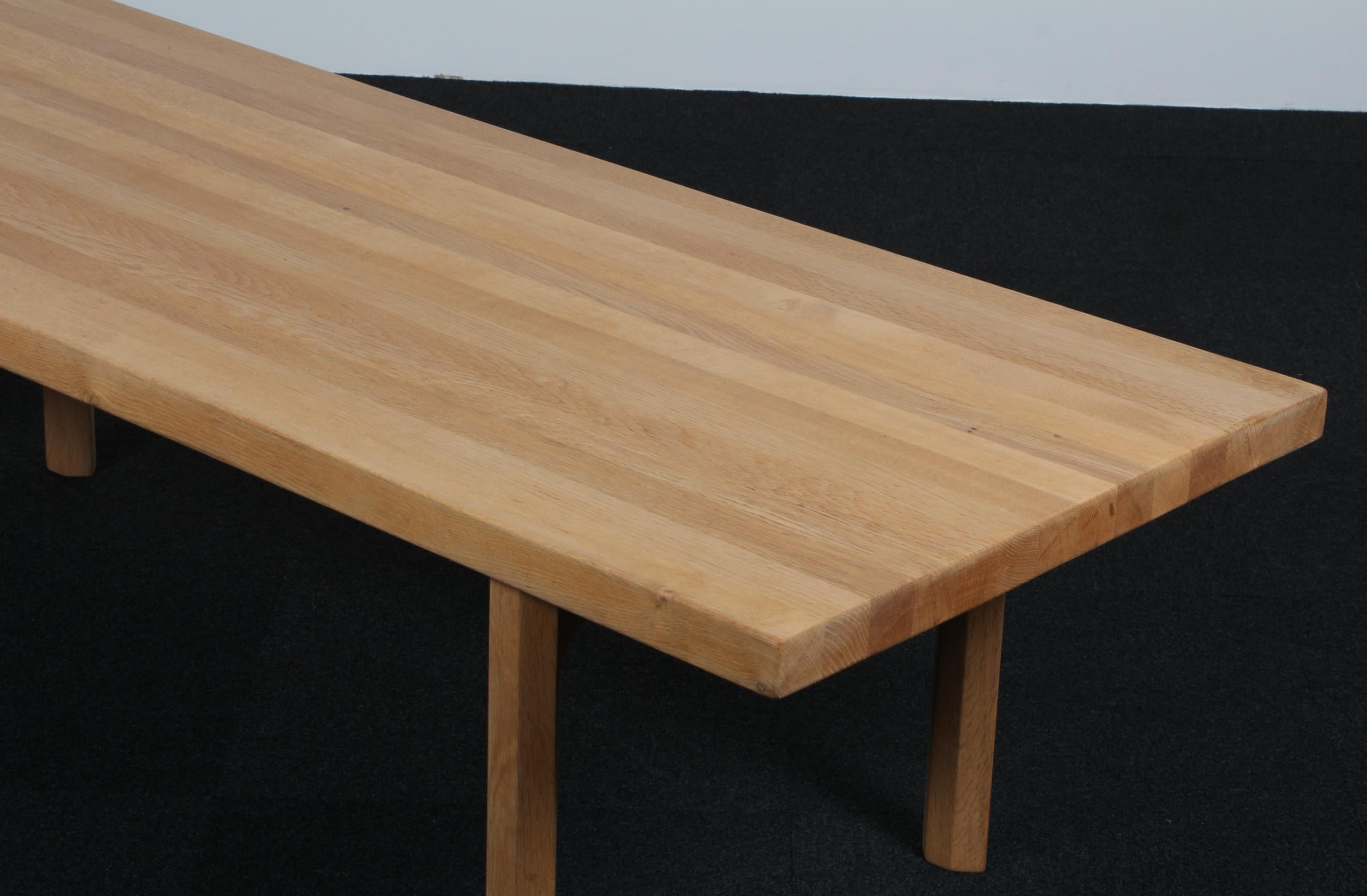 Illum Wikkelsø Coffee Table in oak In Excellent Condition For Sale In Esbjerg, DK