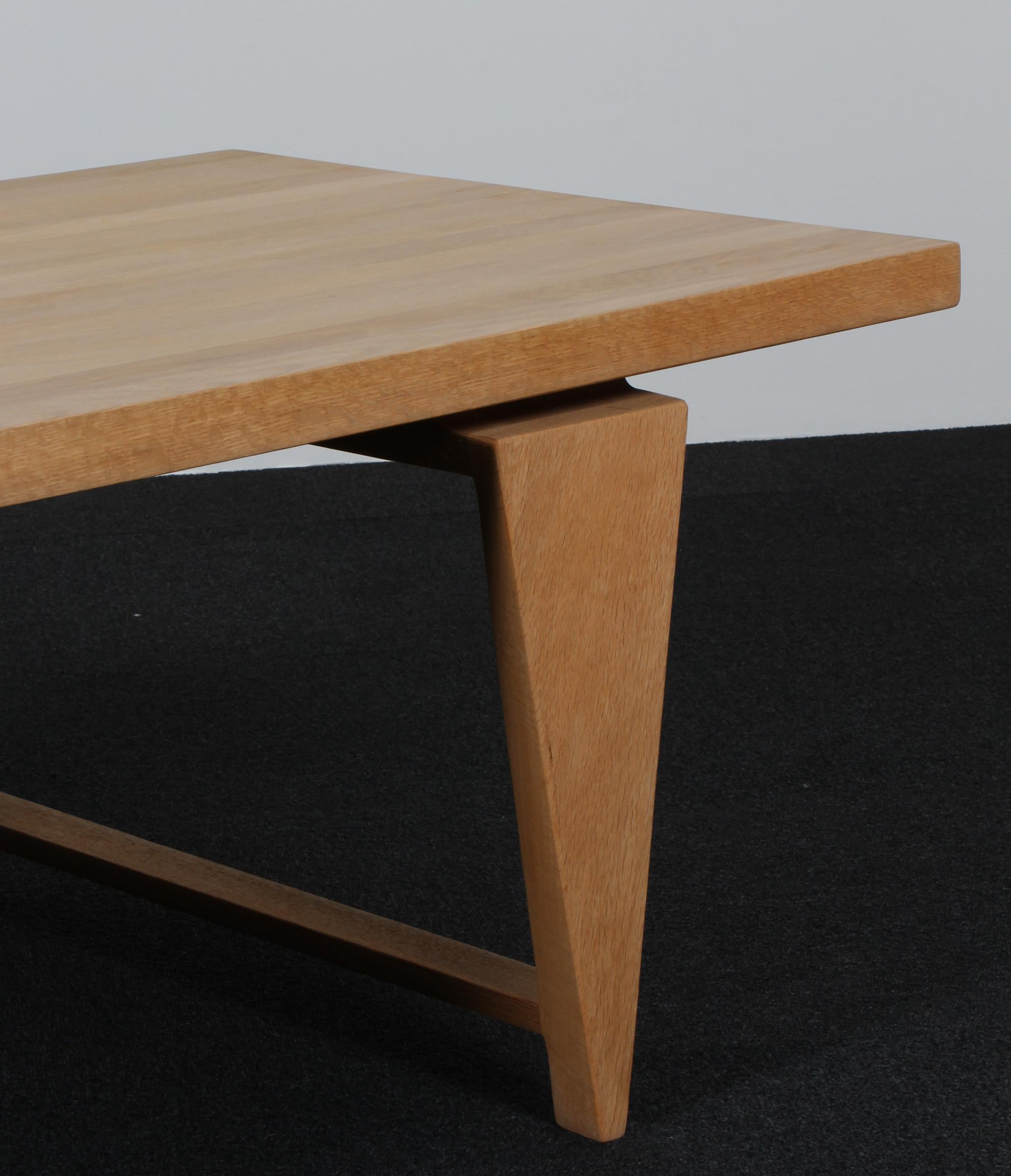 Illum Wikkelsø Couchtisch aus Eiche (Mitte des 20. Jahrhunderts) im Angebot