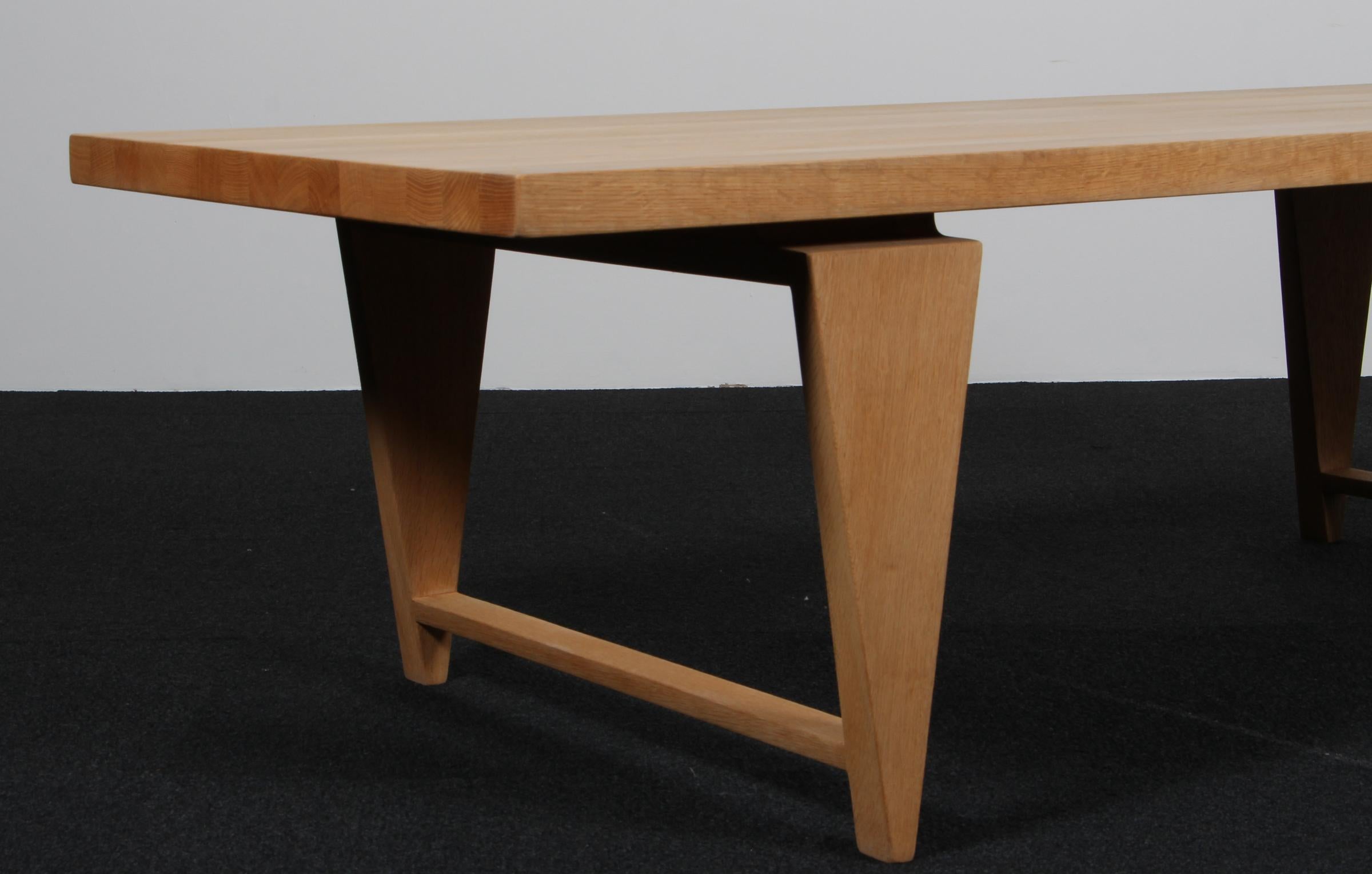 Illum Wikkelsø Couchtisch aus Eiche (Eichenholz) im Angebot