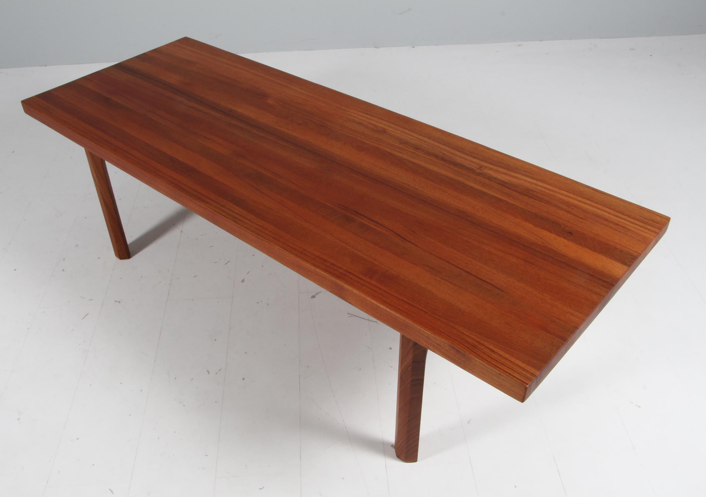 Illum Wikkelsø coffee table in solid teak.

Made by Mikael Laursen, Århus.