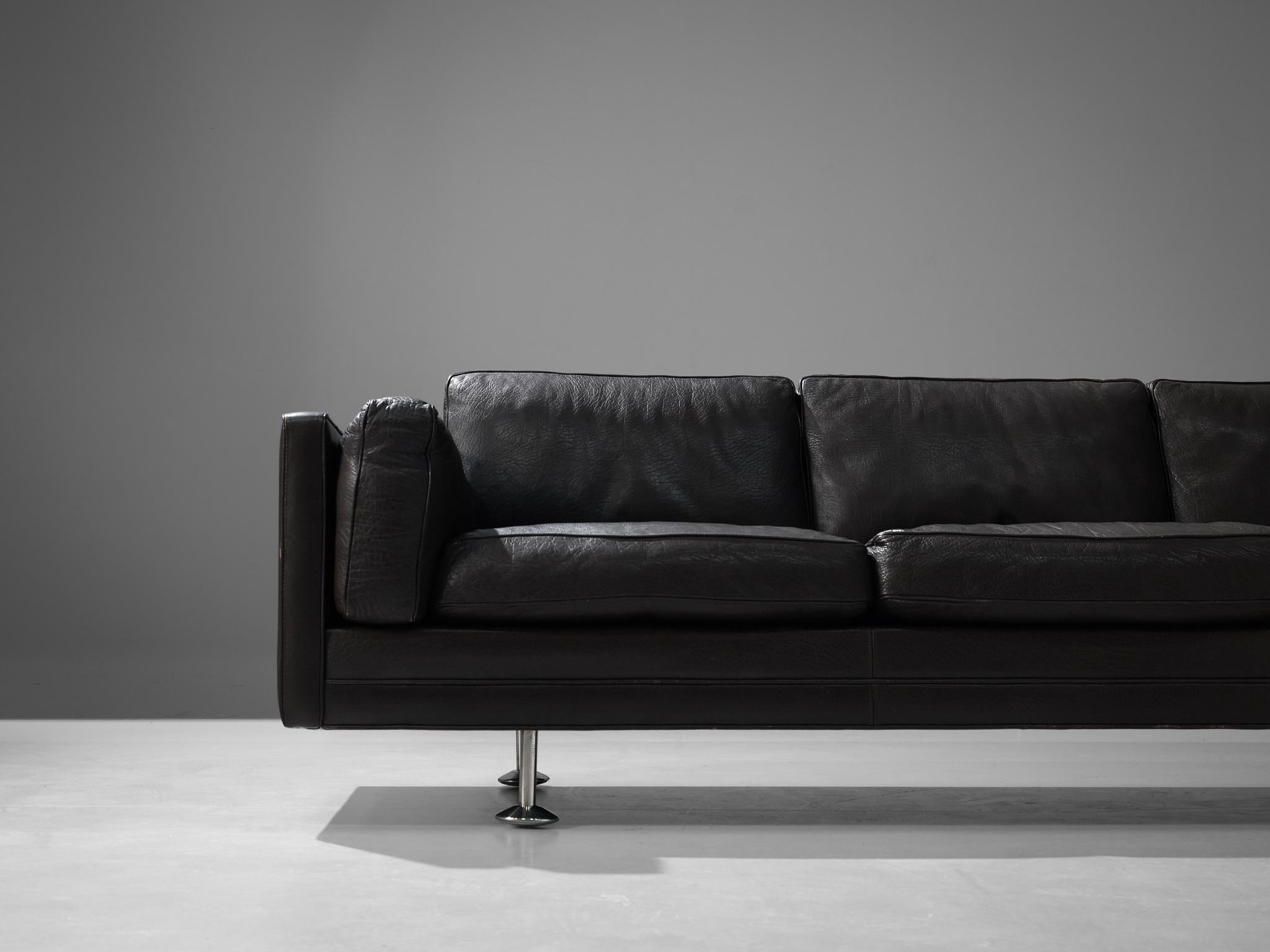 Illum Wikkelsø Cubic Sofa in schwarzem Leder  (Metall) im Angebot