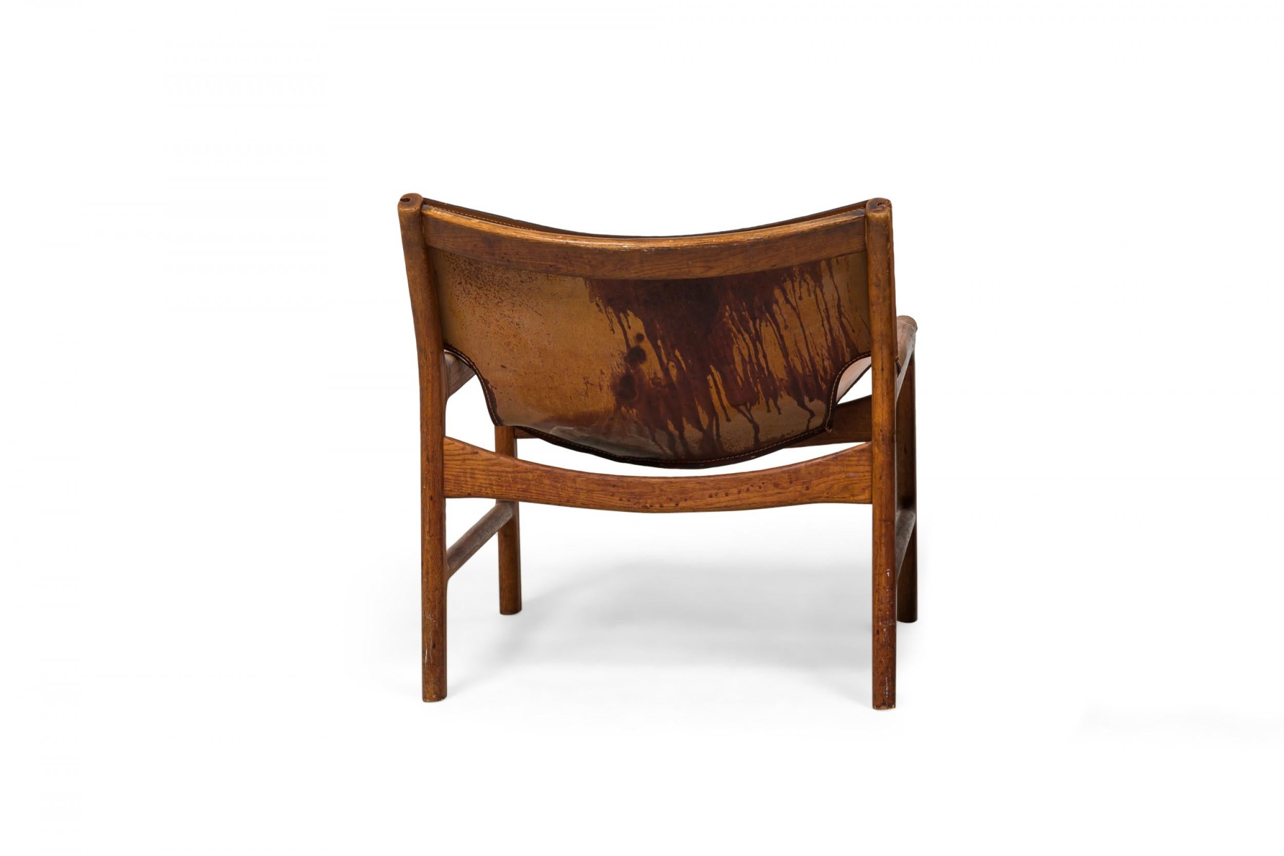 Sedia da salotto danese del Mid-Century con struttura sagomata in Oak e seduta e schienale in pelle caramello. (ILLUM WIKKELSØ)

Condit: Buono; Usura coerente con l'età e l'utilizzo