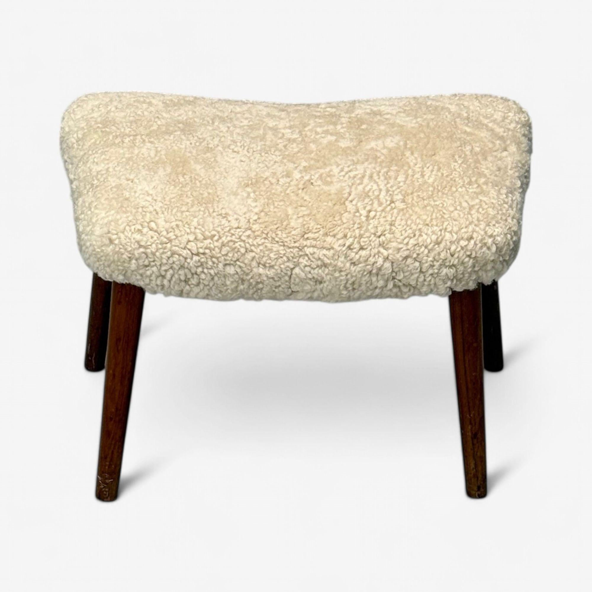 Illum Wikkelsø, Danish Mid-Century Modern, Stool, Sheepskin, Rosewood, 1950s In Good Condition In Manhasset, NY