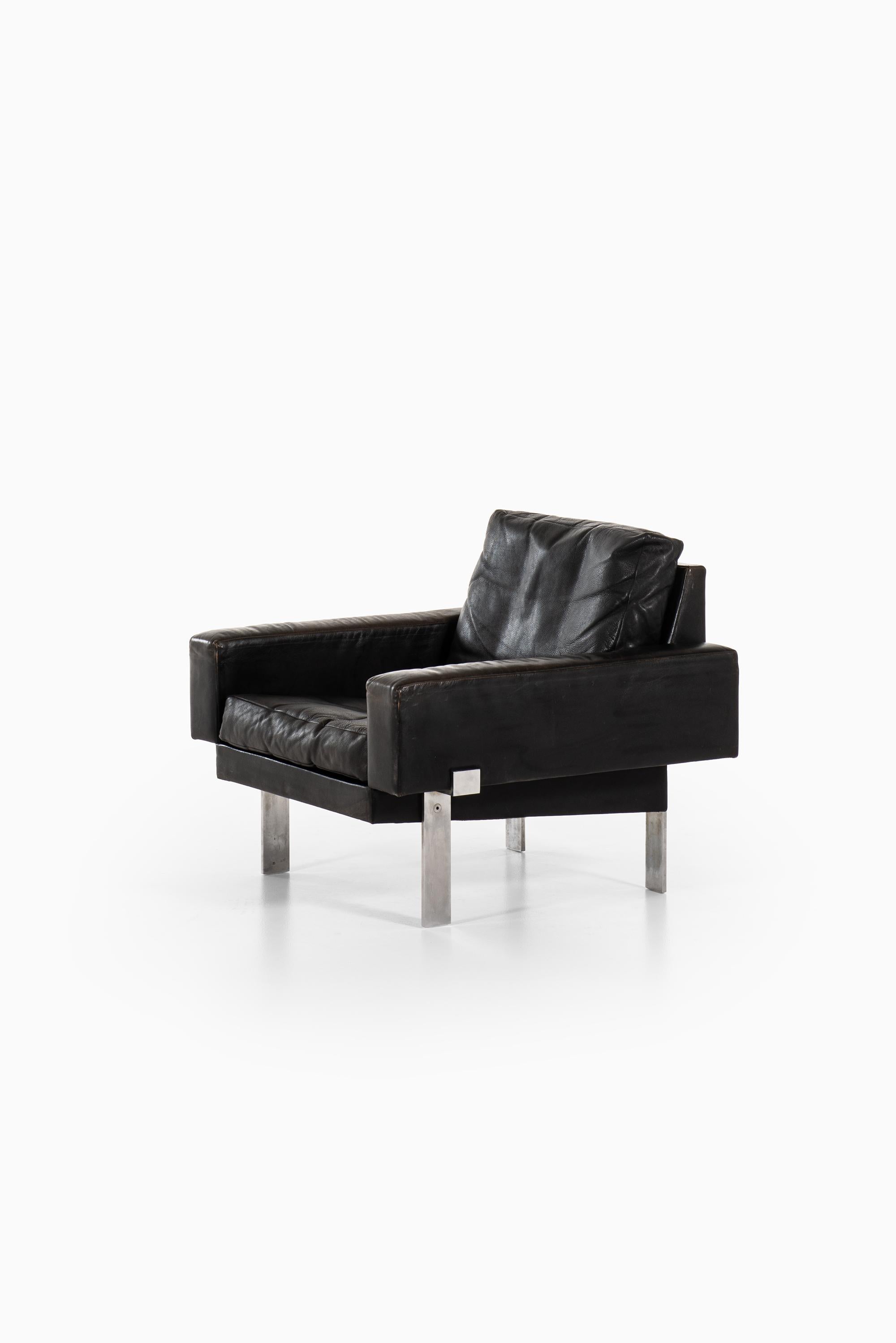 Illum Wikkelsø Easy Chair by Michael Laursen in Denmark For Sale 1