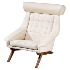 Illum Wikkelsø Easy Chair in Pearlescent White Leatherette and Teak 