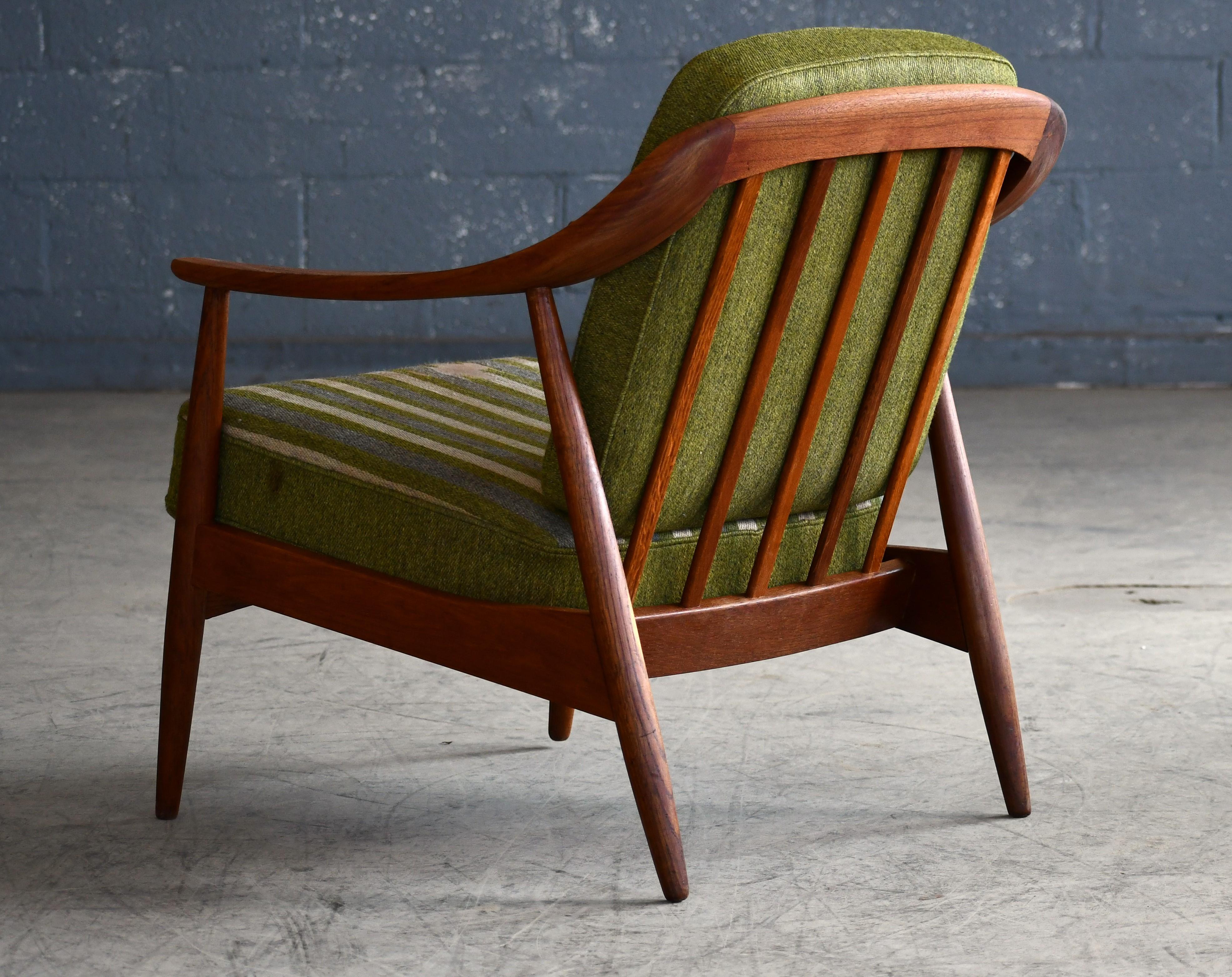 Illum Wikkelsø Easy Chair In Teak and Oak for Søren Willadsen, Denmark 1950s In Good Condition For Sale In Bridgeport, CT