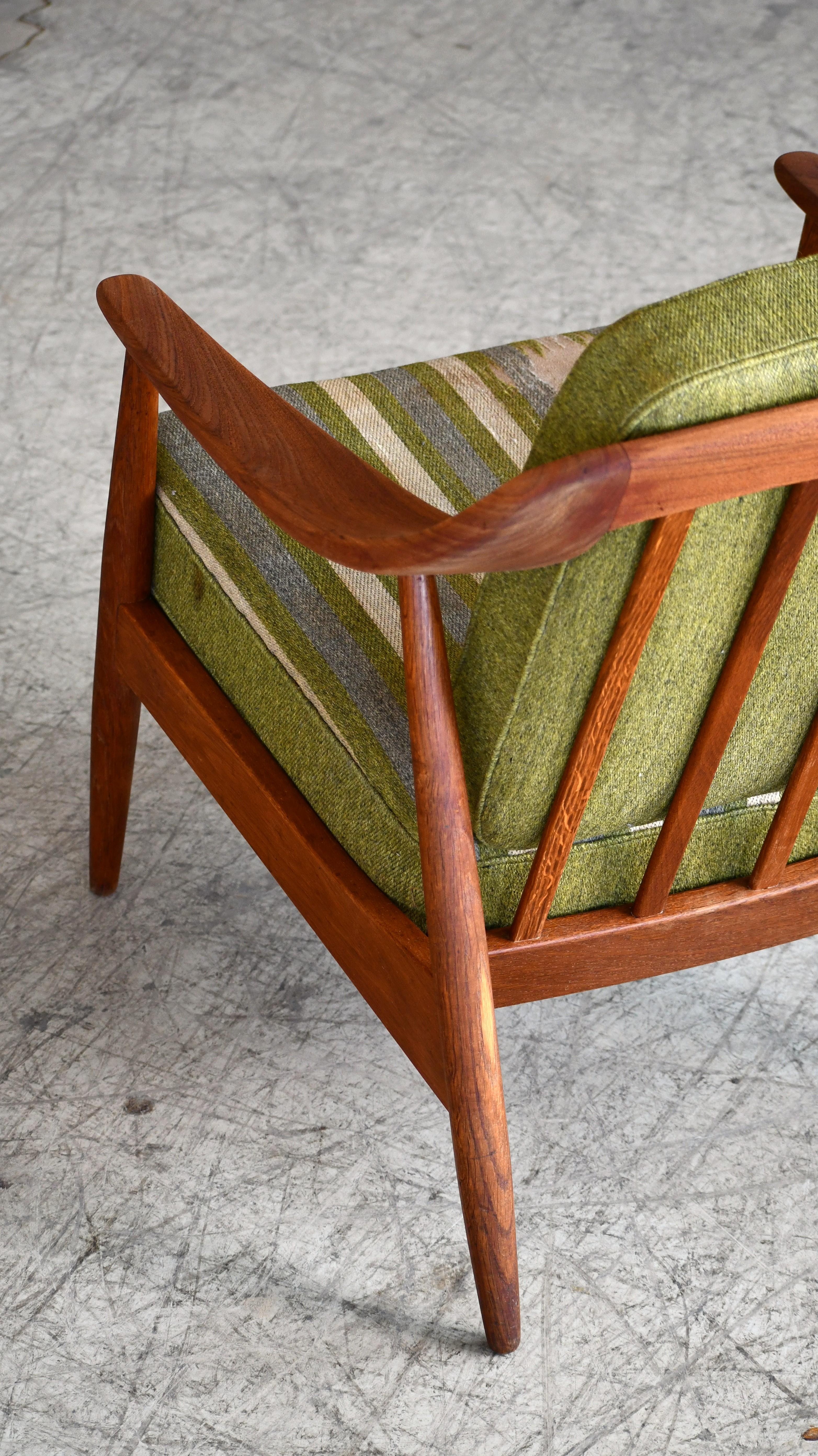 Mid-20th Century Illum Wikkelsø Easy Chair In Teak and Oak for Søren Willadsen, Denmark 1950s For Sale