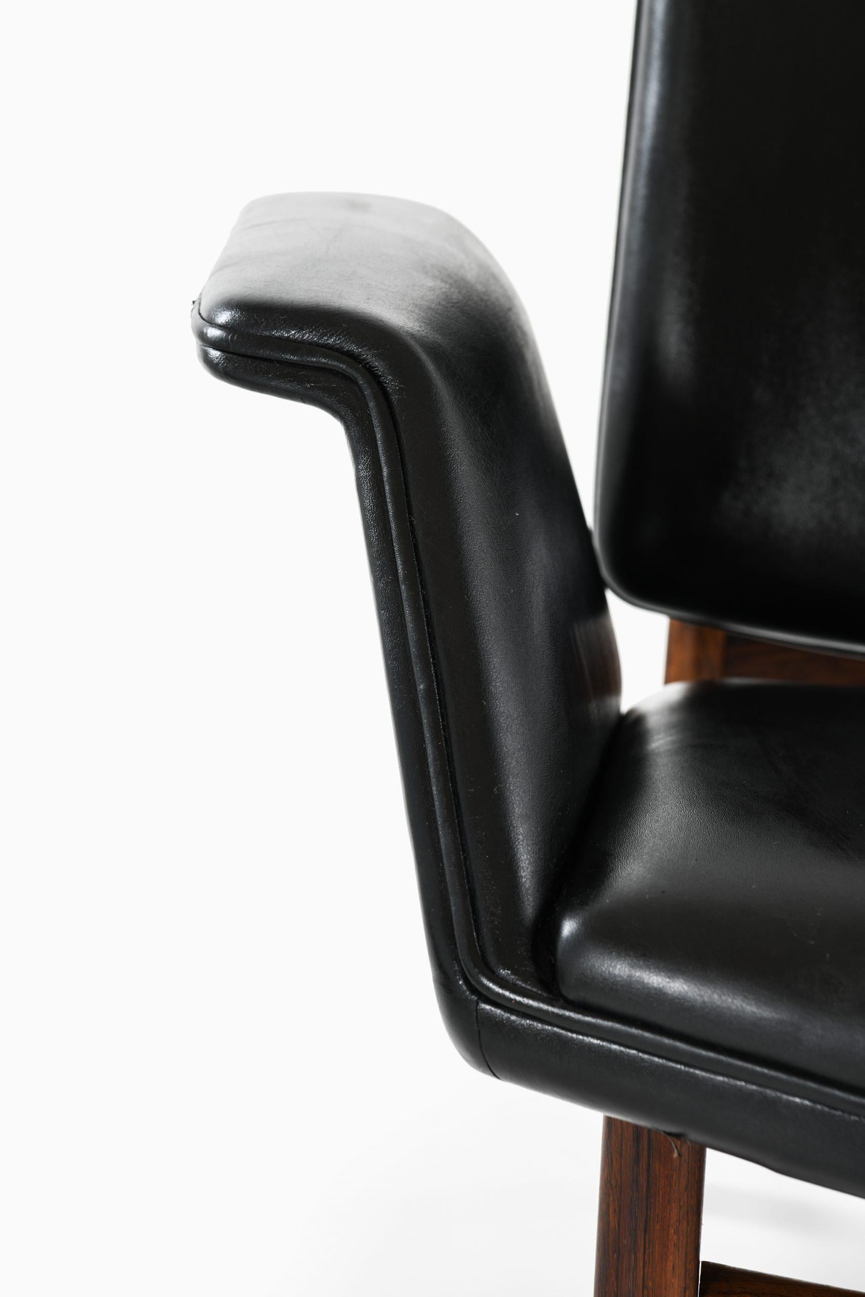 Danois Fauteuil Illum Wikkels modèle 451 de Aarhus Polstrermbelfabrik au Danemark en vente
