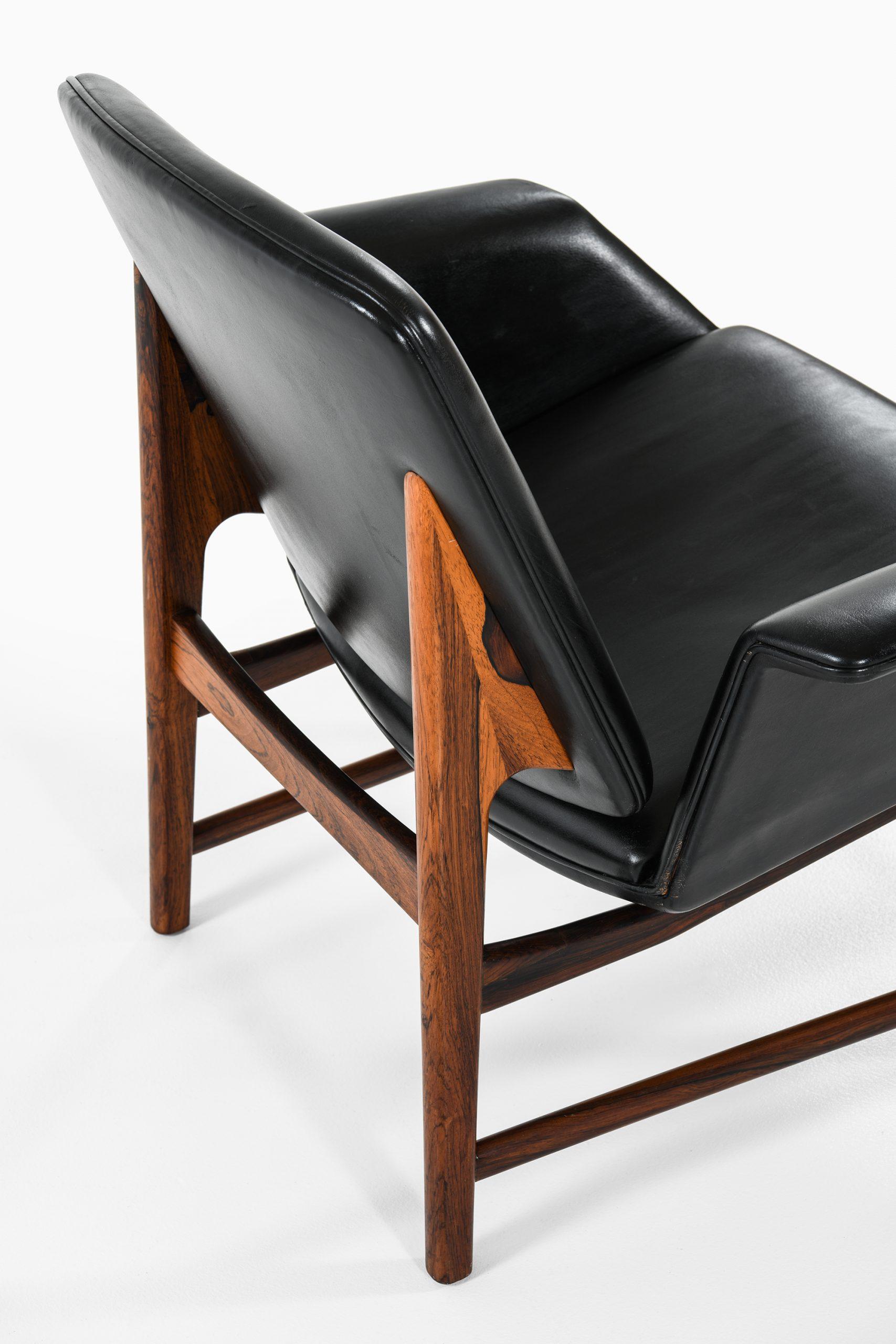 Cuir Fauteuil Illum Wikkels modèle 451 de Aarhus Polstrermbelfabrik au Danemark en vente