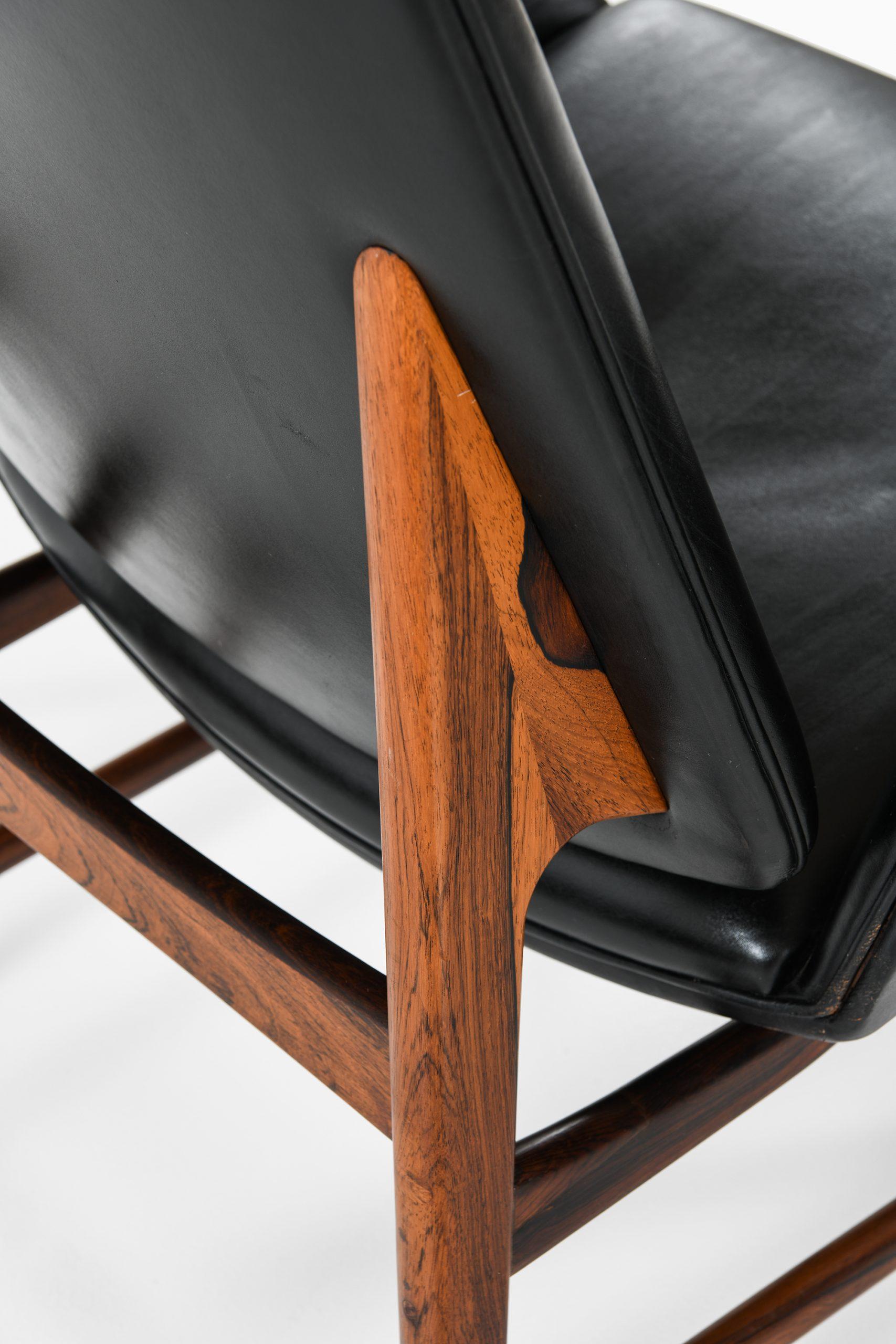 Illum Wikkels Easy Chair Modell 451 von Aarhus Polstrermbelfabrik in Dänemark im Angebot 1