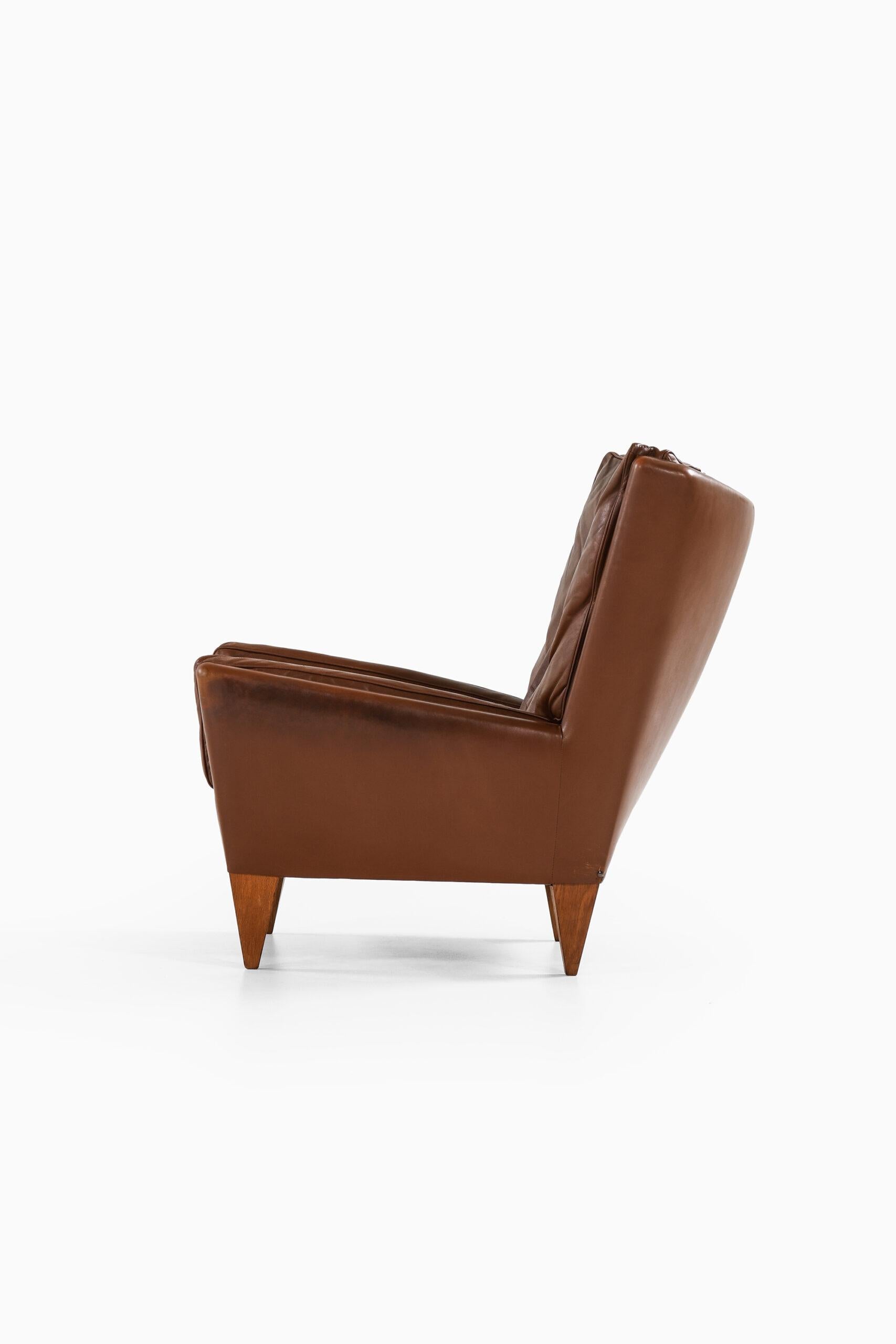 Illum Wikkels Easy Chair Modell V11 Hergestellt von Holger Christiansen in Dänemark (Leder) im Angebot