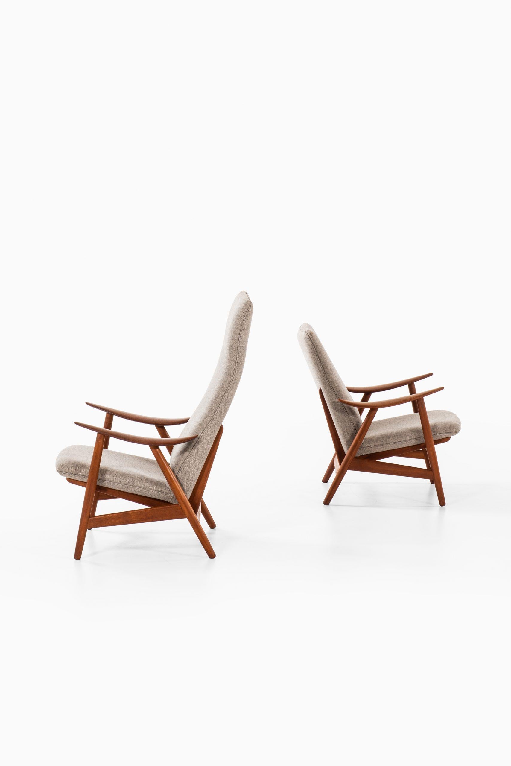 Illum Wikkelsø Easy Chairs Modell 10 von Søren Willadsen Møbelfabrik in Dänemark (Dänisch) im Angebot