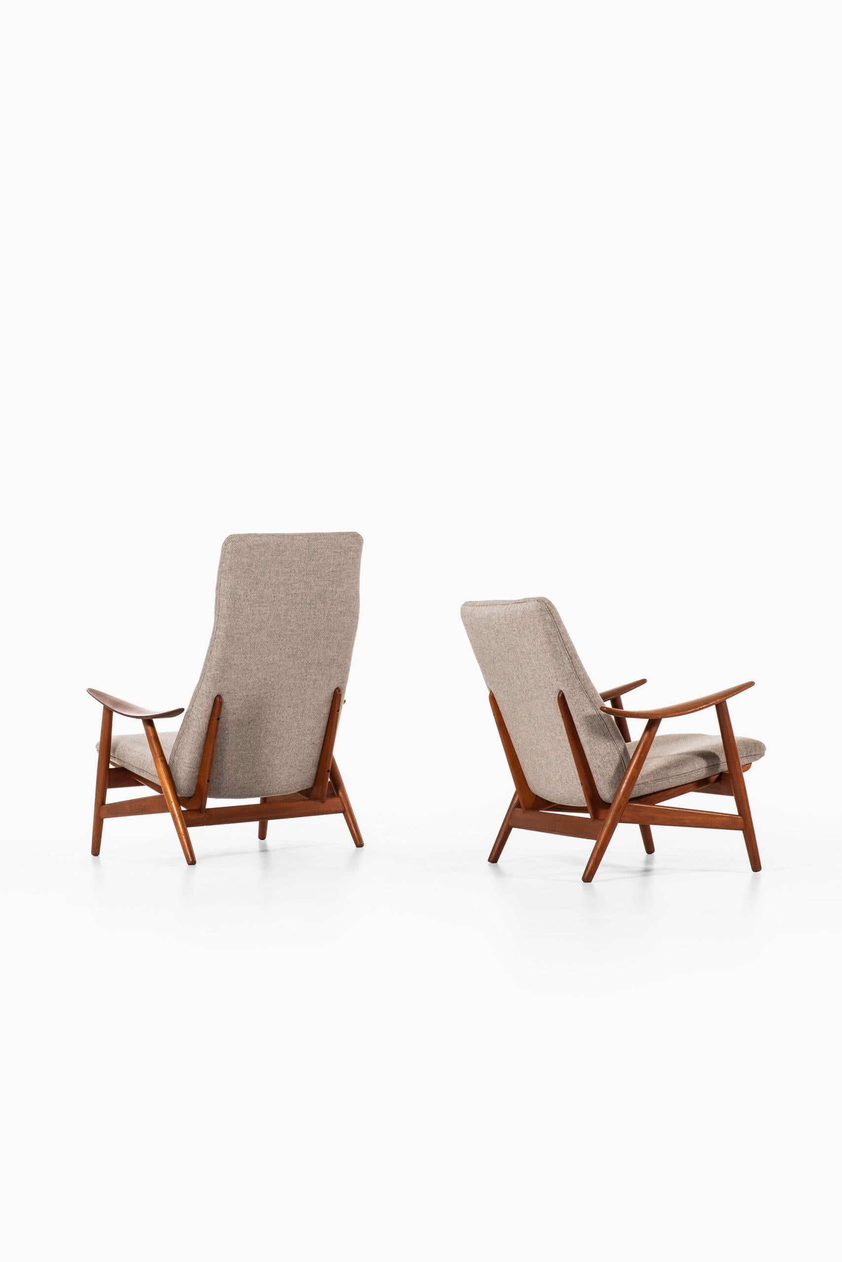 Fabric Illum Wikkelsø Easy Chairs Model 10 by Søren Willadsen Møbelfabrik in Denmark For Sale