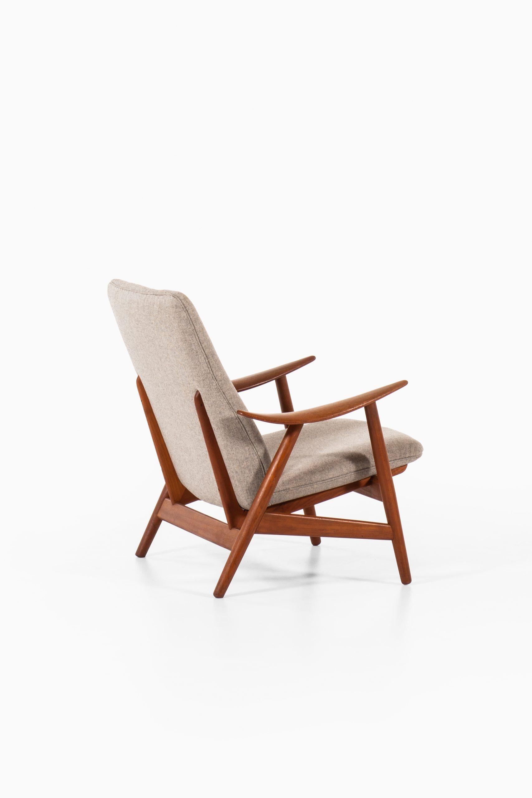 Illum Wikkelsø Easy Chairs Model 10 by Søren Willadsen Møbelfabrik in Denmark For Sale 1