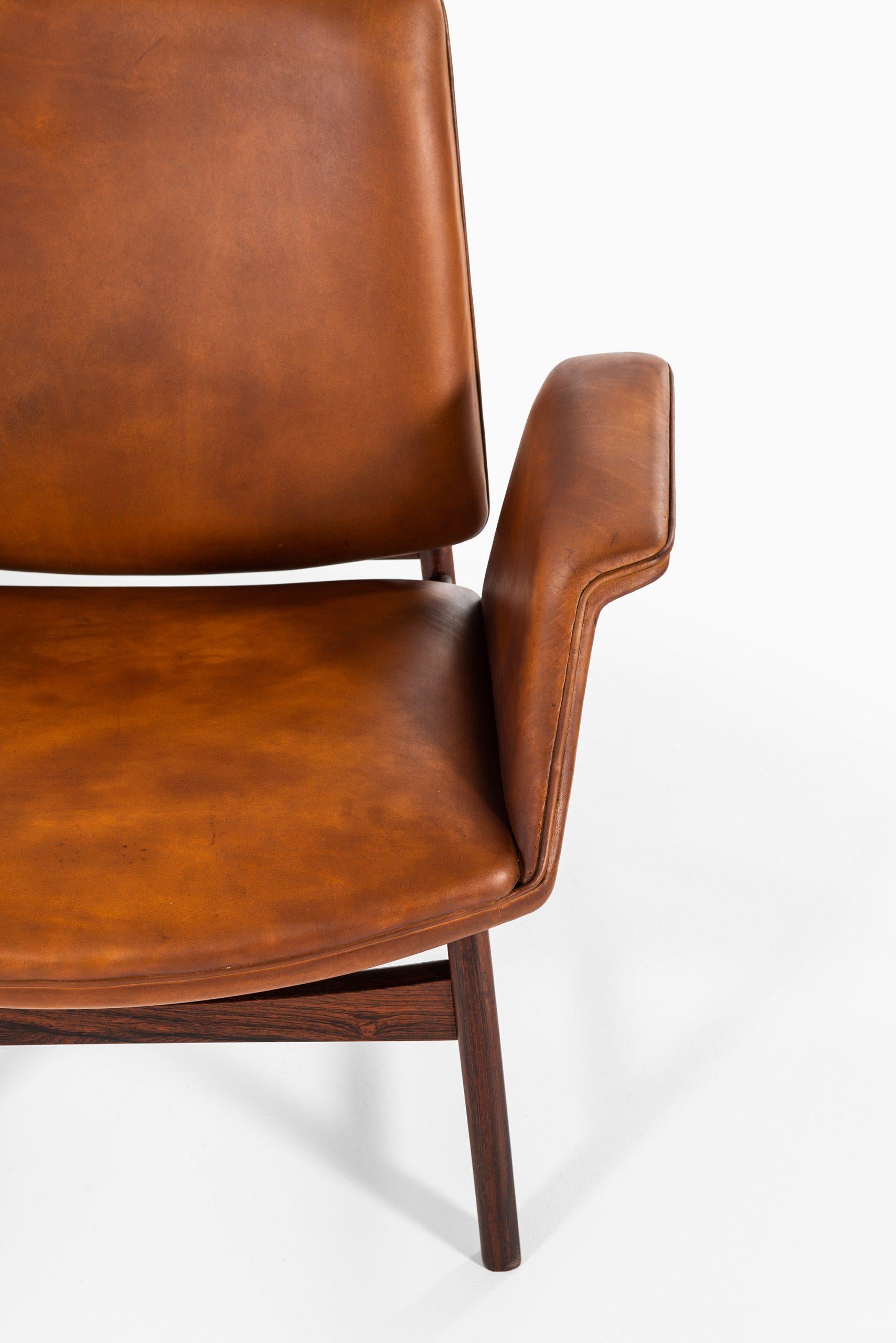Rare pair of easy chairs model 451 designed by Illum Wikkelsø. Produced by Aarhus Polstrermøbelfabrik in Denmark.