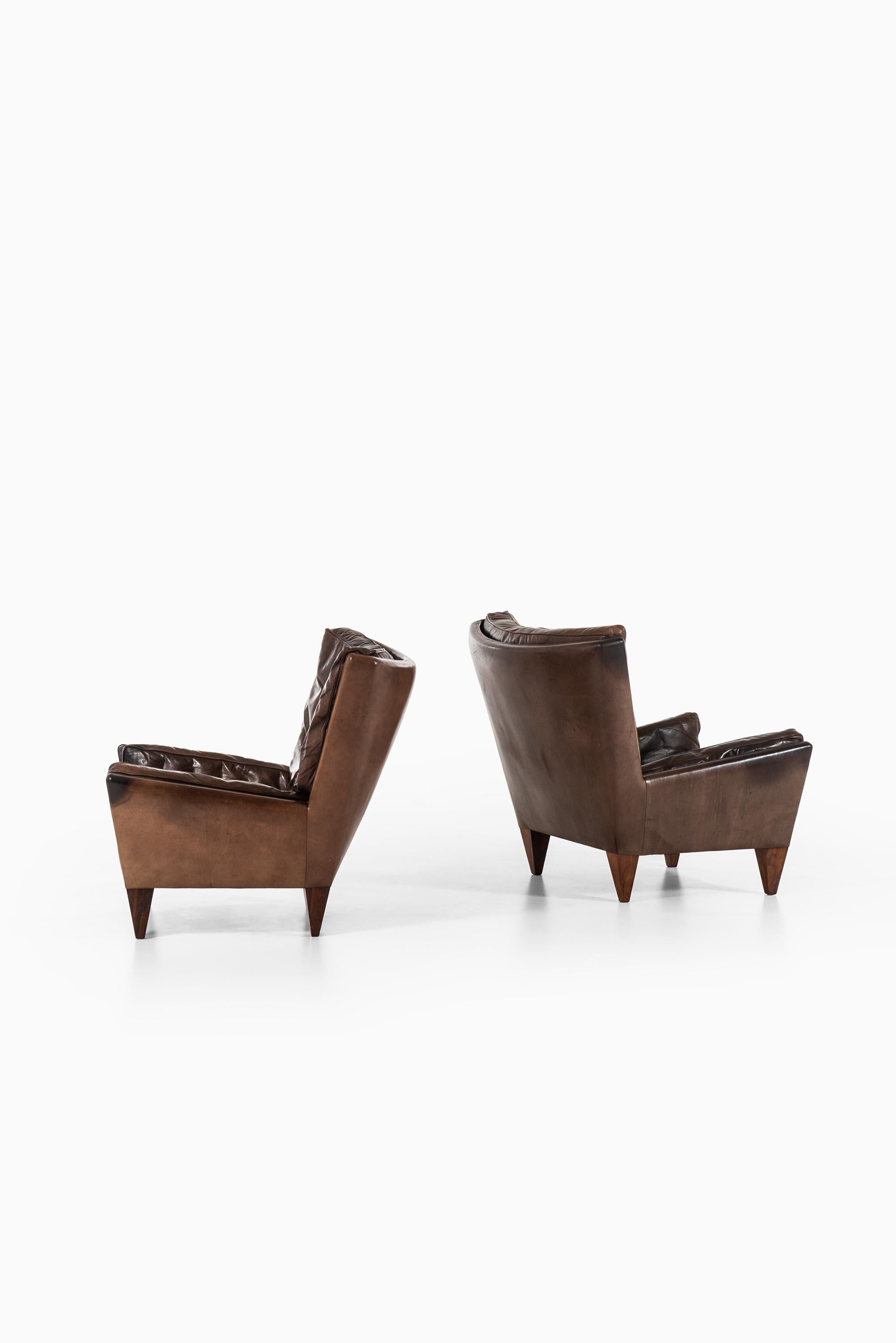 Illum Wikkels Easy Chairs Modell V11 Hergestellt von Holger Christensen in Dänemark 3