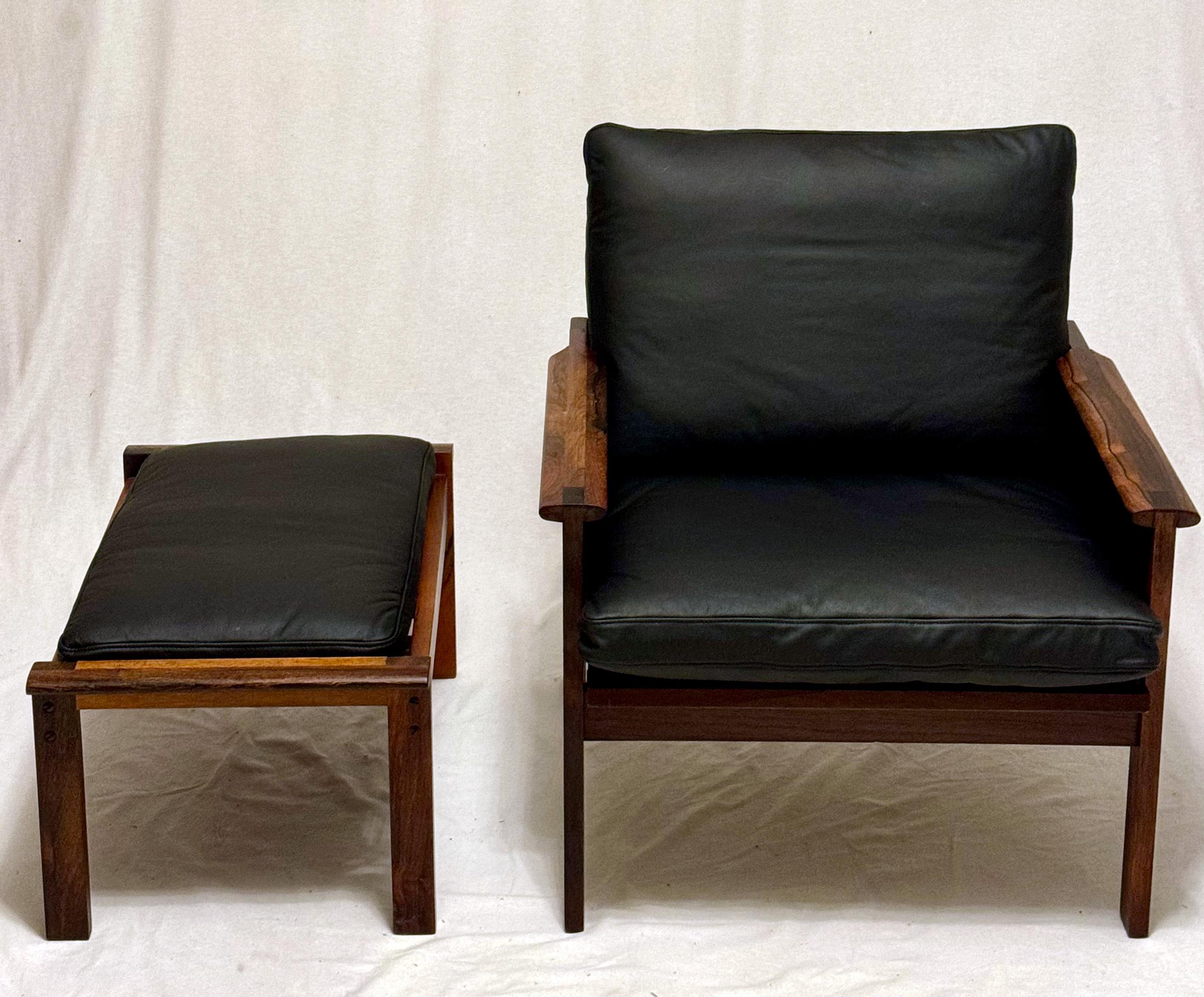 Scandinave moderne Illum Wikkelsø Fauteuils avec ottoman Modèle Capella en vente