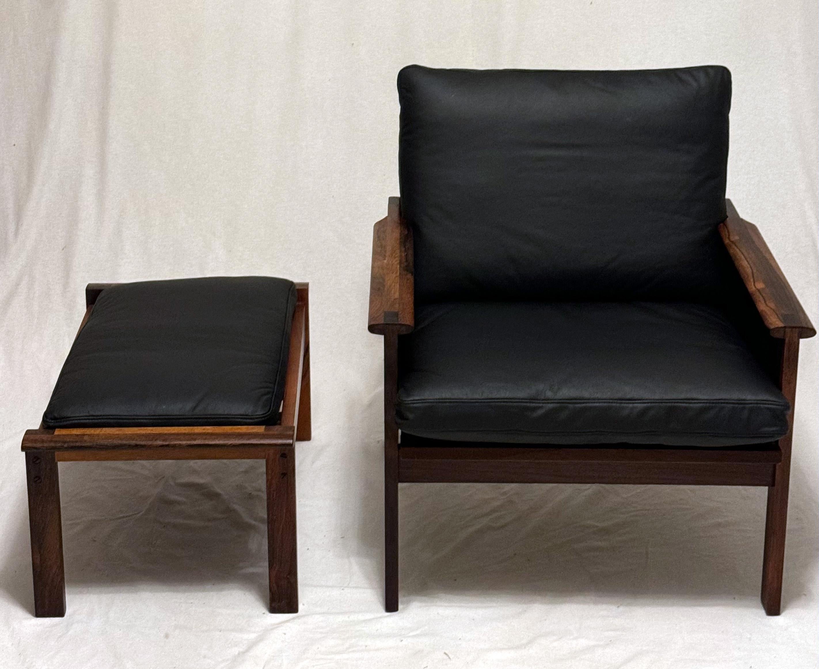 Danois Illum Wikkelsø Fauteuils avec ottoman Modèle Capella en vente