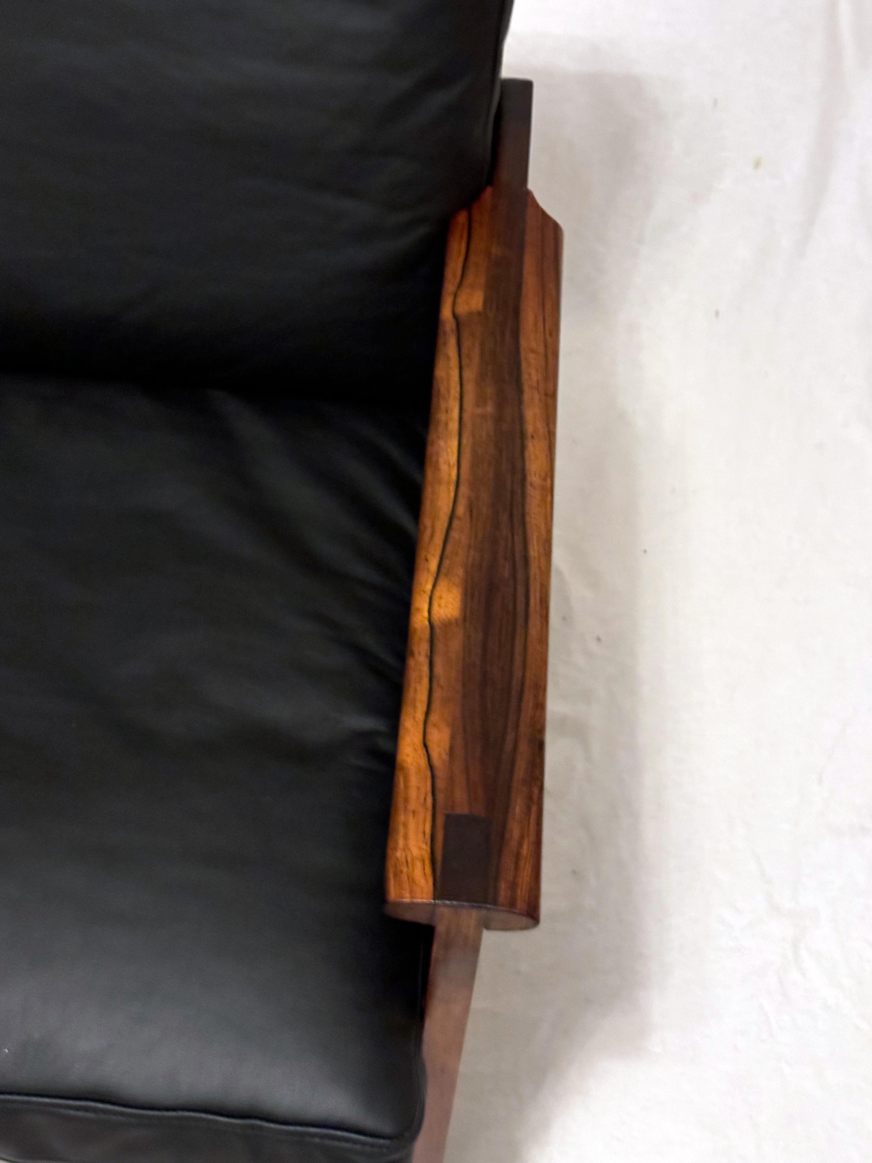 Milieu du XXe siècle Illum Wikkelsø Fauteuils avec ottoman Modèle Capella en vente
