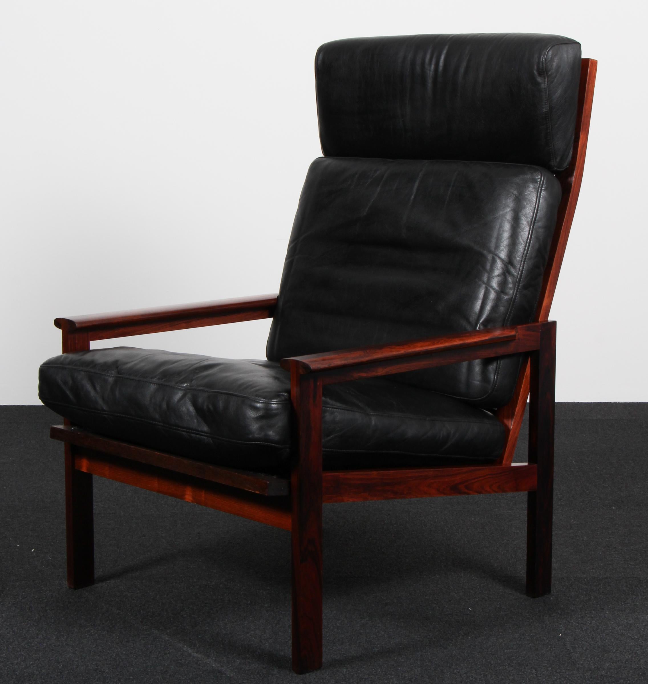 Illum Wikkelso pour N. Eilersen Chaise longue en bois de rose

Sellerie d'origine, cuir nature patiné.

Modèle Capella, réalisé par N. Eilersen.
 