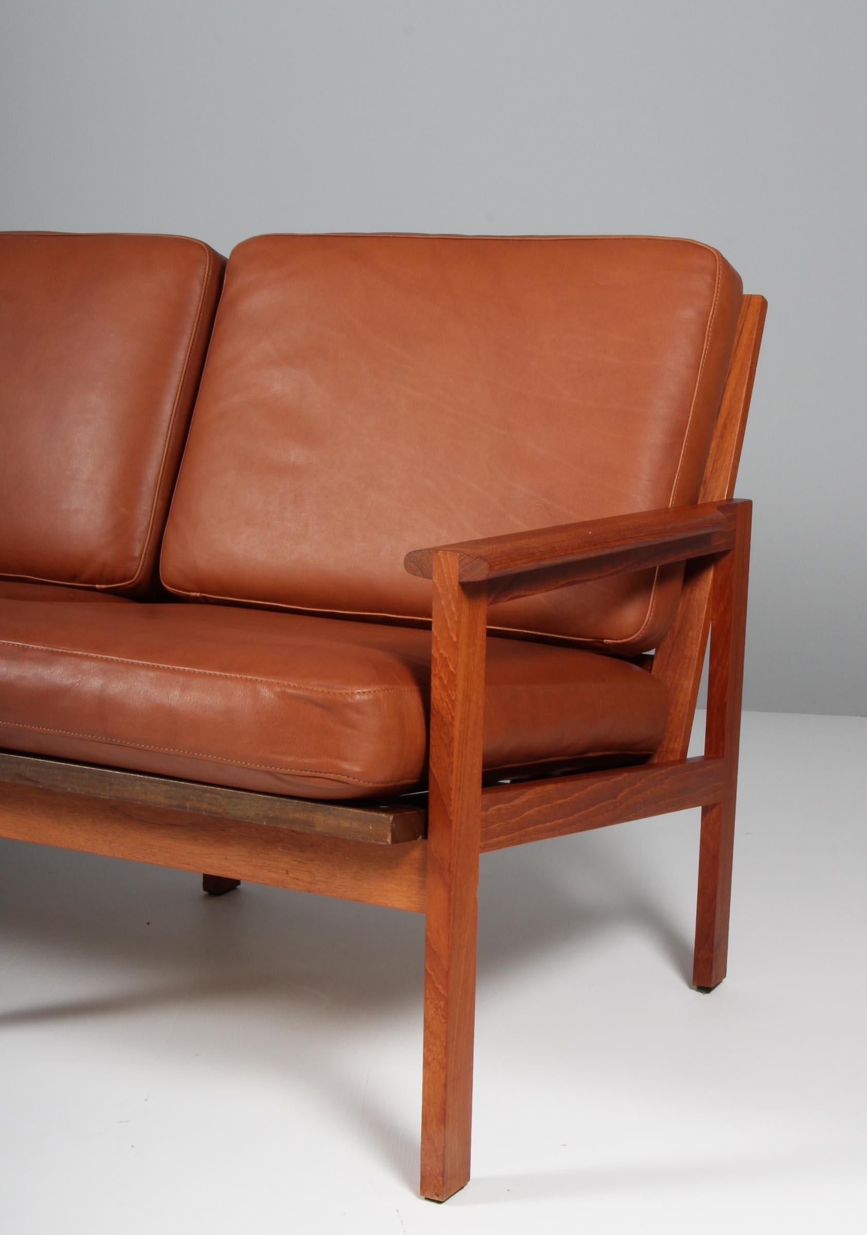 Illum Wikkelsø for N. Eilersen Three Seat Sofa, Model 20, in Solid Teak In Excellent Condition In Esbjerg, DK