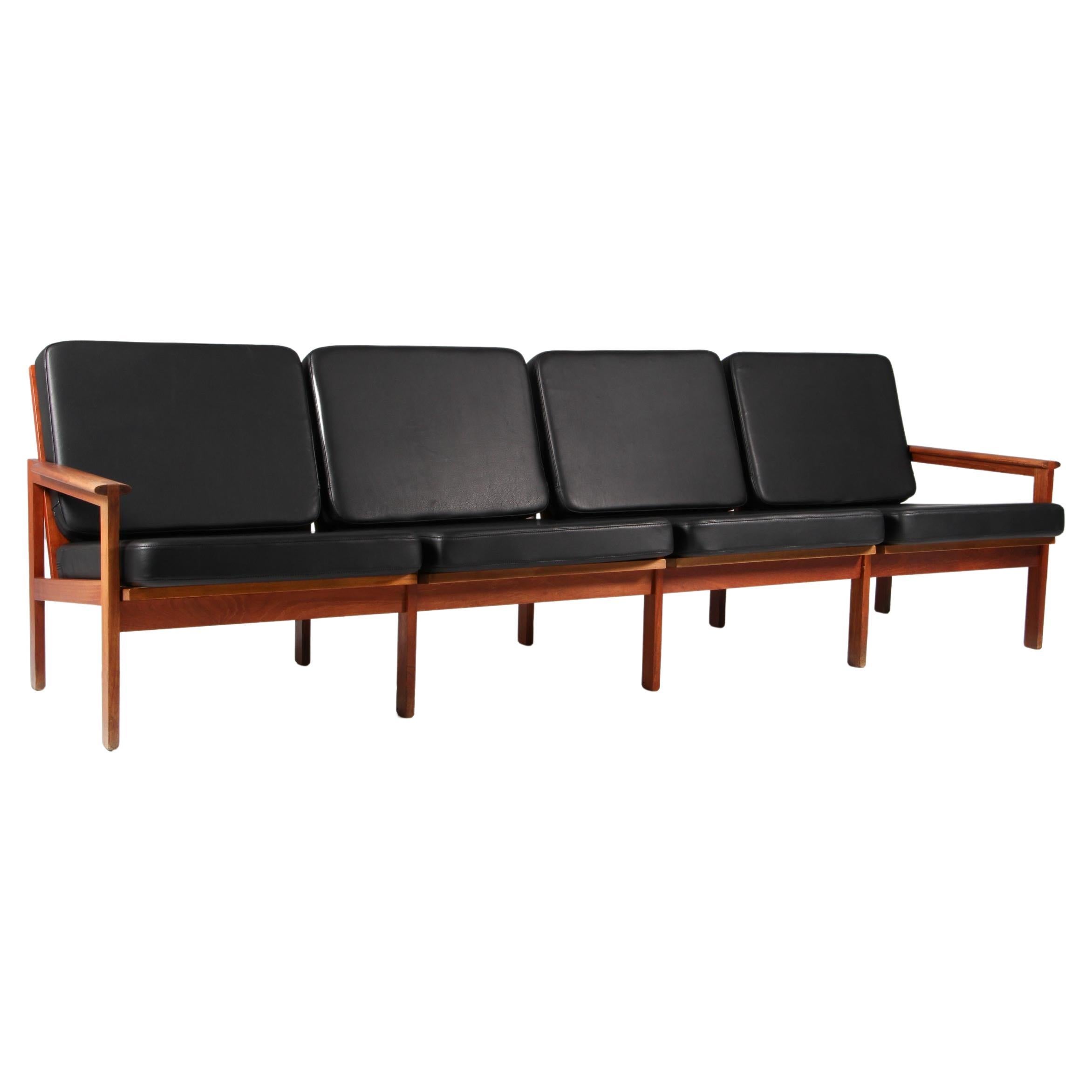Illum Wikkelsø für N. Eilersen Dreisitziges Sofa, Modell Capella, aus massivem Teakholz