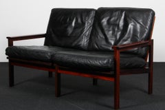 Illum Wikkelsø para N. Eilersen Sofá de dos plazas, Modelo Capella, en palisandro y cuero