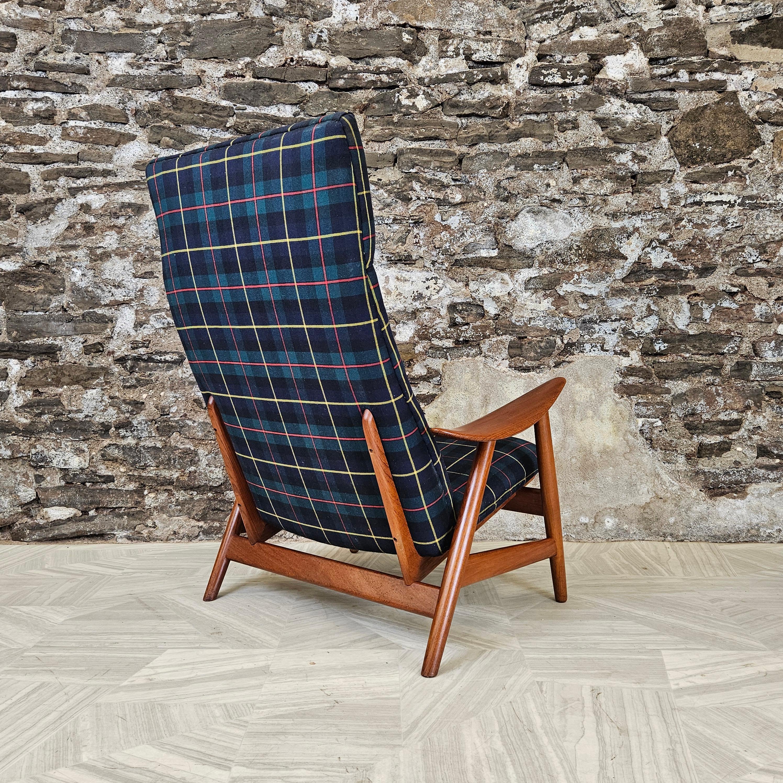 Scandinavian Modern Illum Wikkelsø for Søren Willadsen Model 10H Danish Teak Lounge Chair