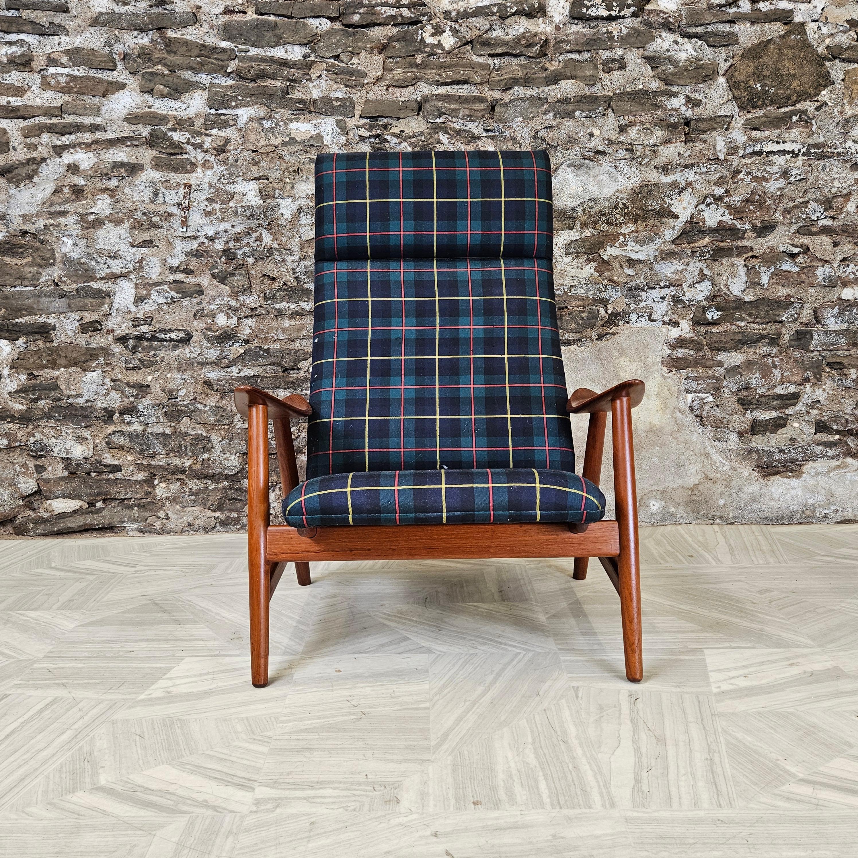 20th Century Illum Wikkelsø for Søren Willadsen Model 10H Danish Teak Lounge Chair