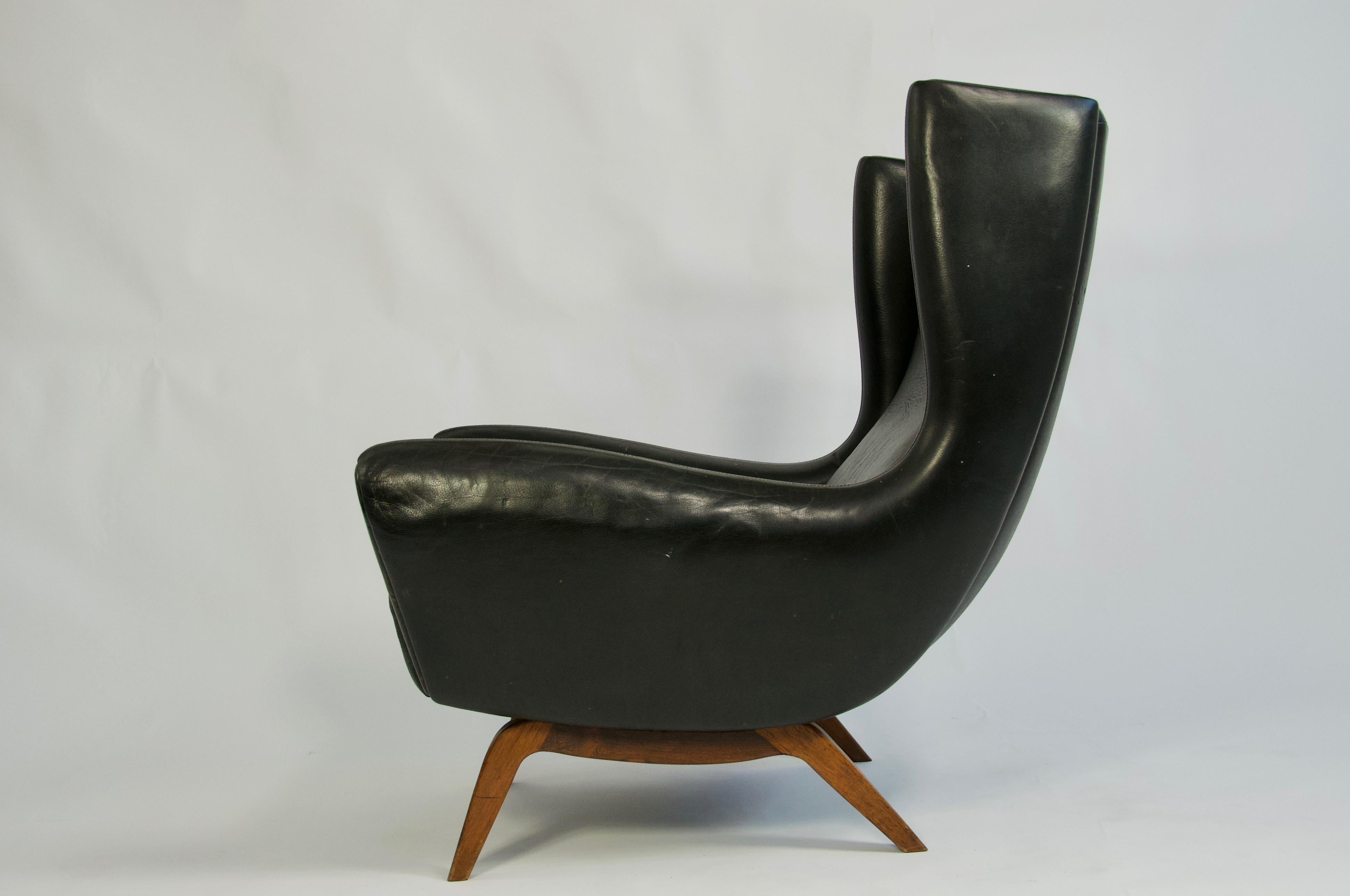 Scandinavian Modern Illum Wikkelsø Leather and Rosewood Lounge Chair For Sale