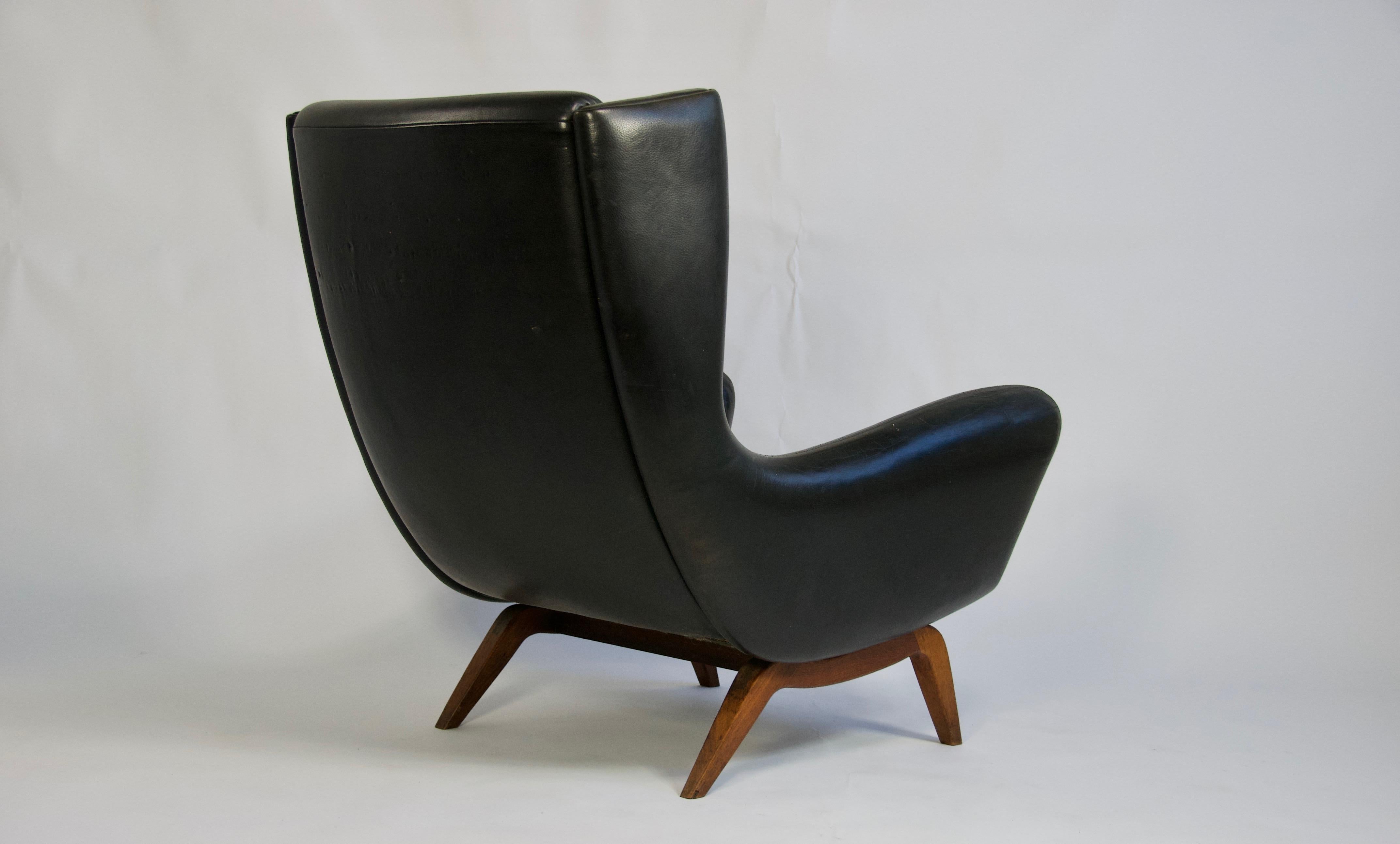Danish Illum Wikkelsø Leather and Rosewood Lounge Chair For Sale