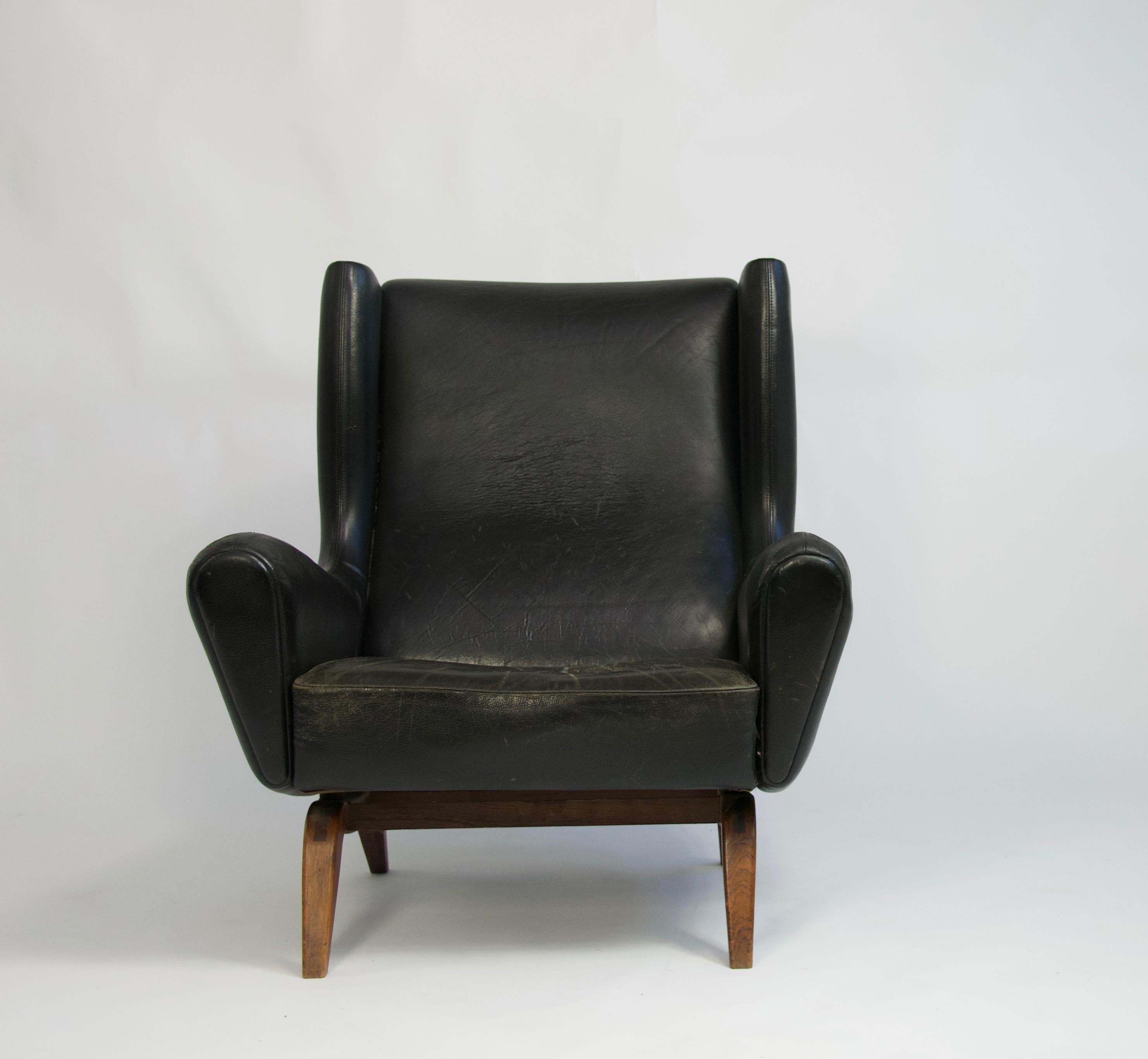 Illum Wikkelsø Leather and Rosewood Lounge Chair In Good Condition For Sale In Turners Falls, MA