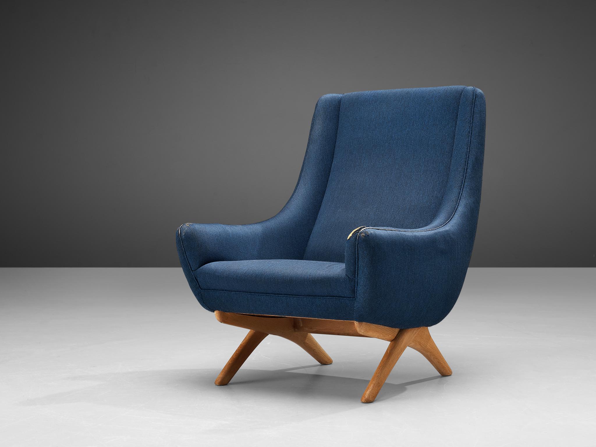 Illum Wikkelsø, armchair, oak, fabric, Denmark, 1950s

This well-designed armchair shows an unusual elegance and great eye for detail, combined with outstanding craftsmanship, which is characteristic for the work of Illum Wikkelsø. The organically