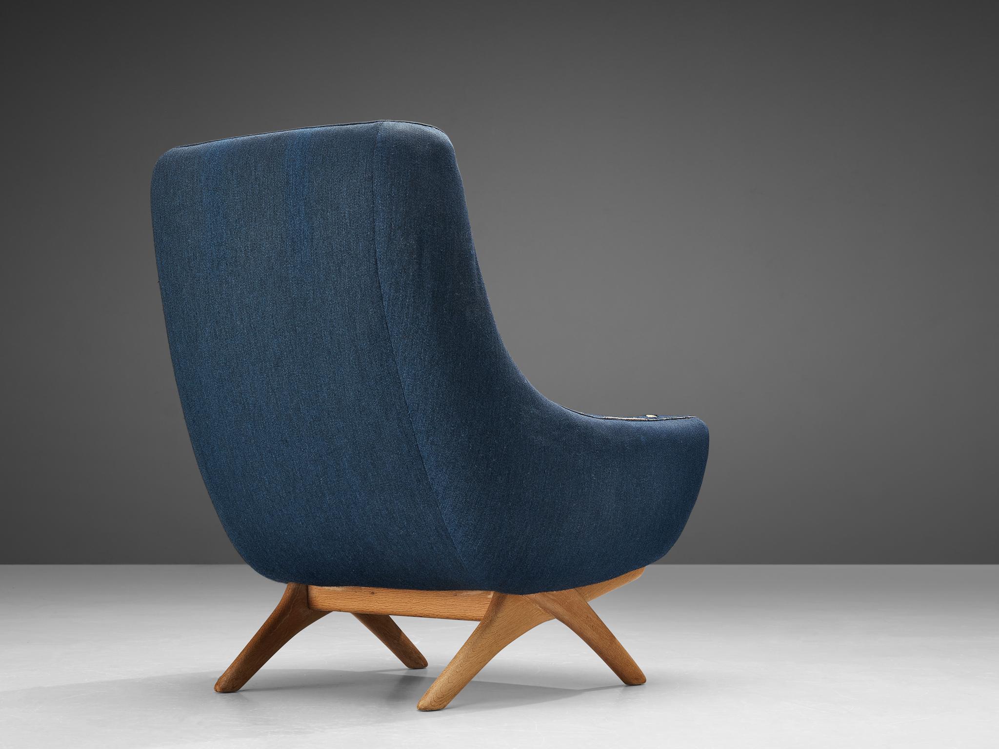 Scandinavian Modern Illum Wikkelsø Lounge Chair in Blue Upholstery and Oak  For Sale
