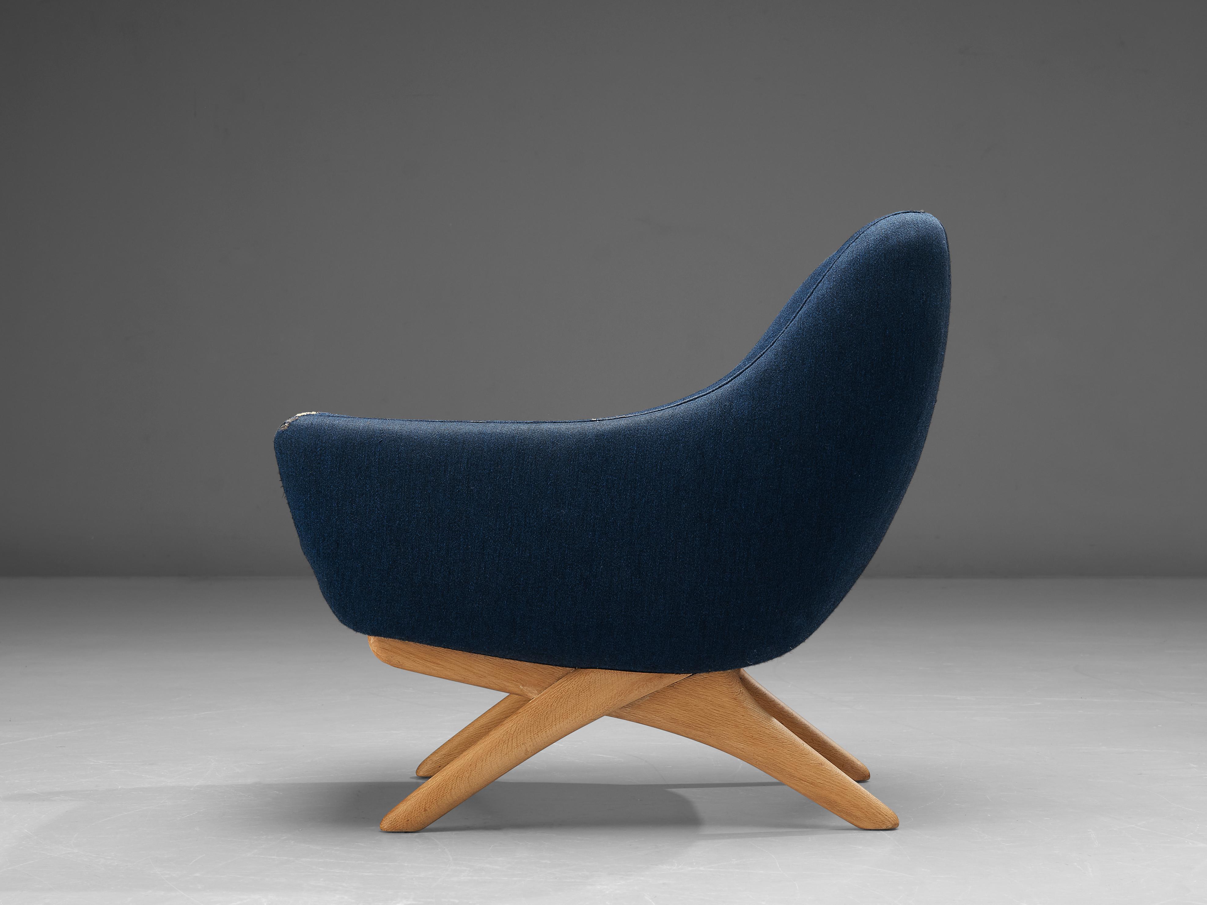Mid-20th Century Illum Wikkelsø Lounge Chair in Blue Upholstery For Sale