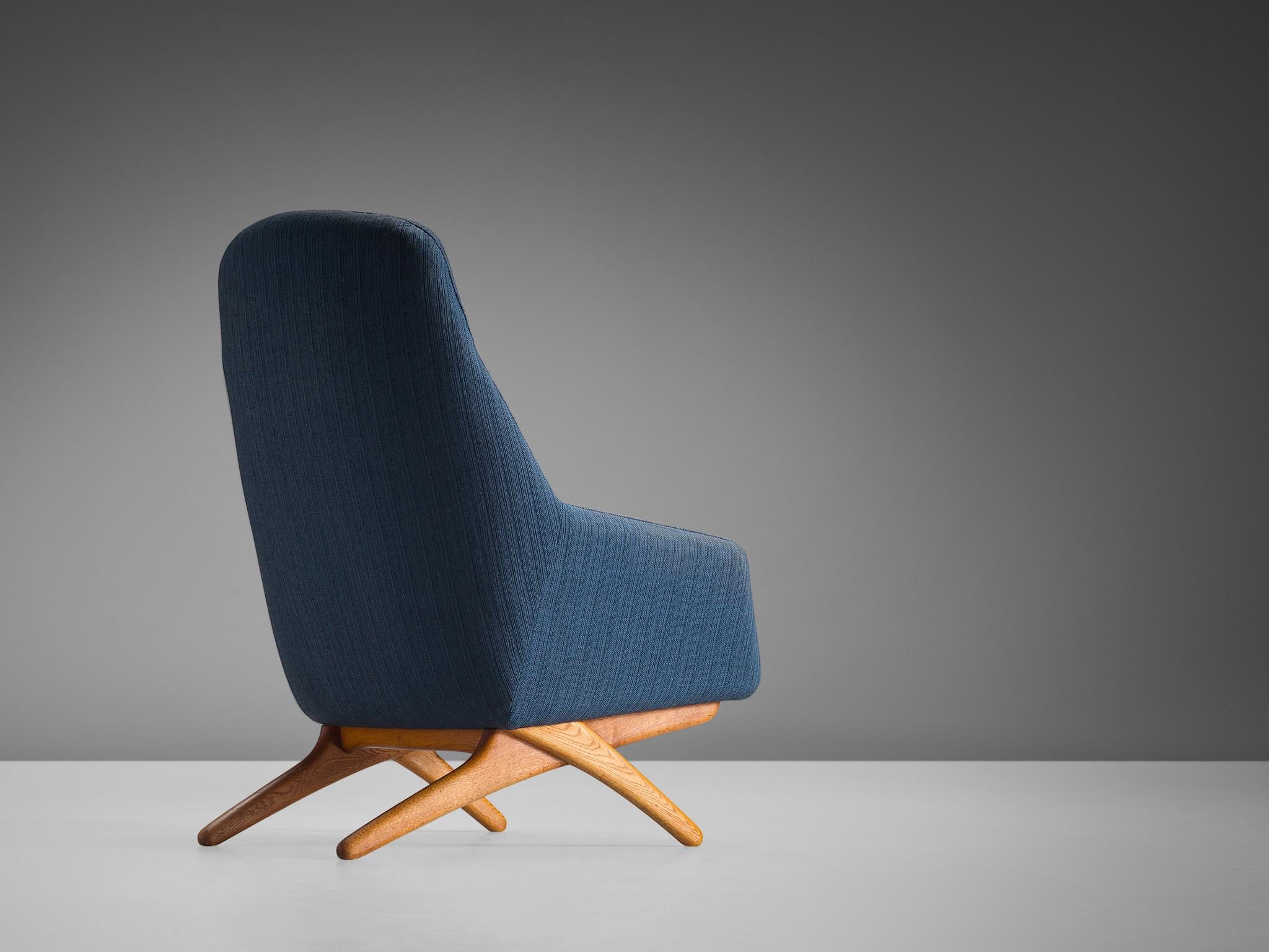 Illum Wikkelsø Lounge Chair in Blue Upholstery In Good Condition For Sale In Waalwijk, NL